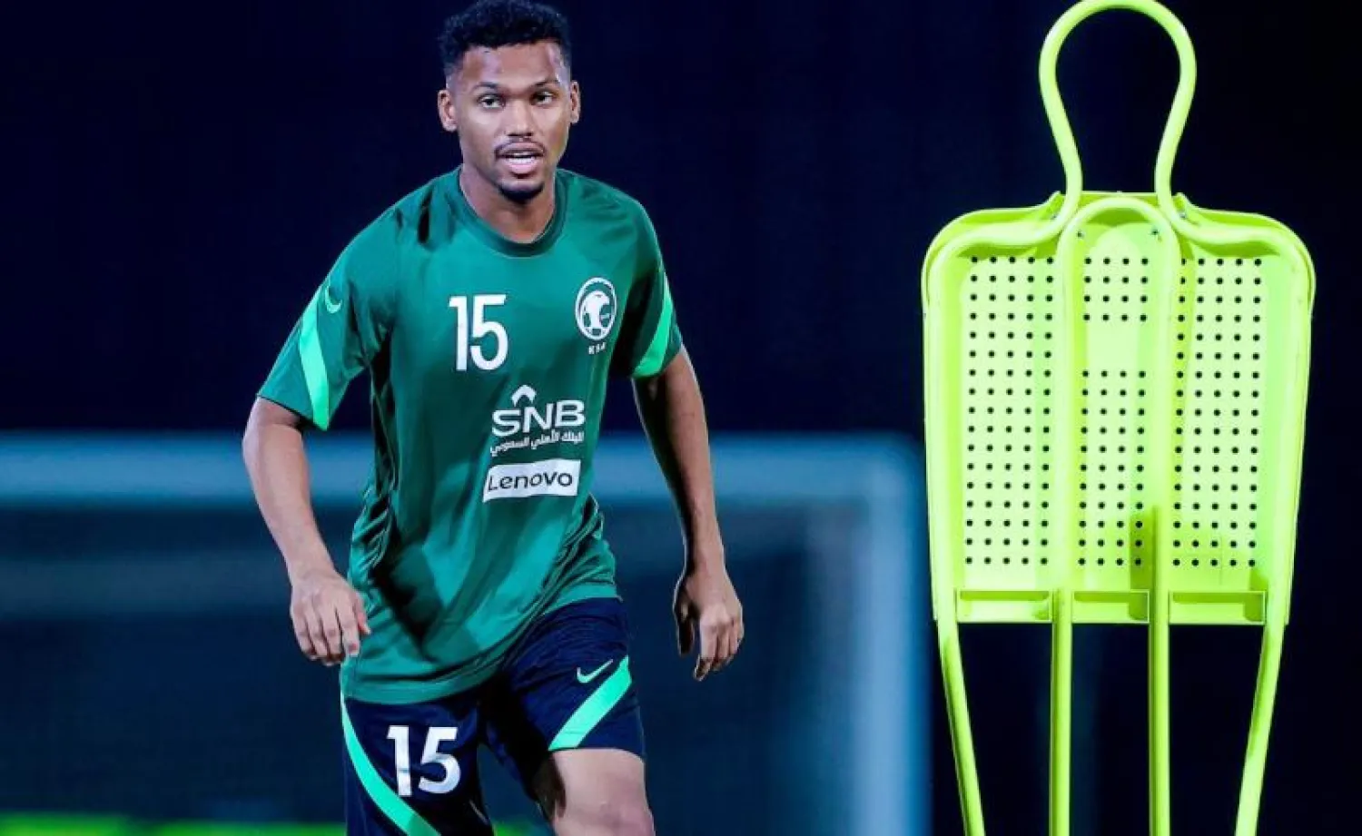 أيمن يحيى خلال تدريبات الأخضر (المركز الإعلامي للمنتخب السعودي)