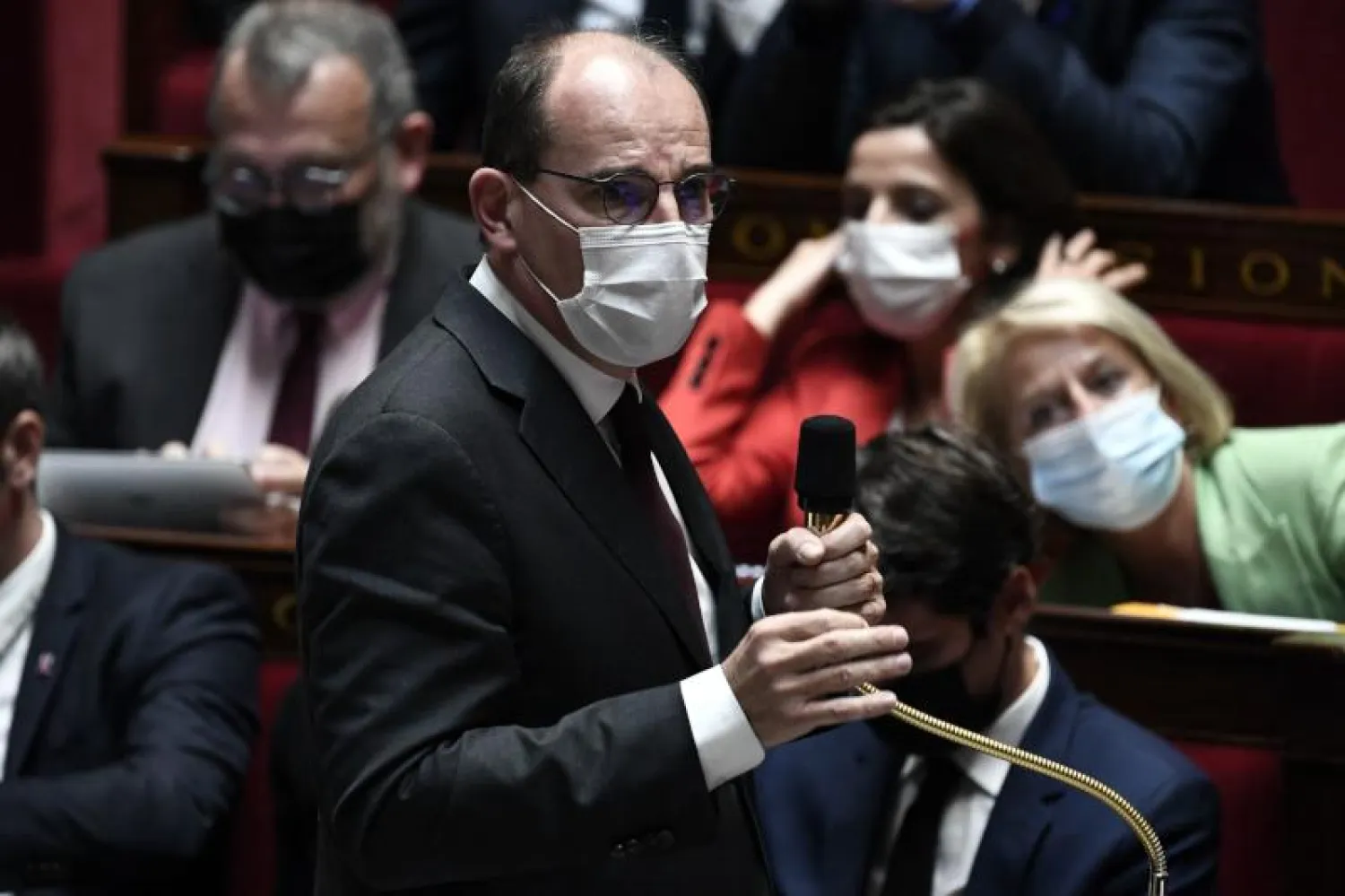 رئيس الوزراء الفرنسي جان كاستيكس يتحدث في الجمعية الوطنية (أ.ف.ب)