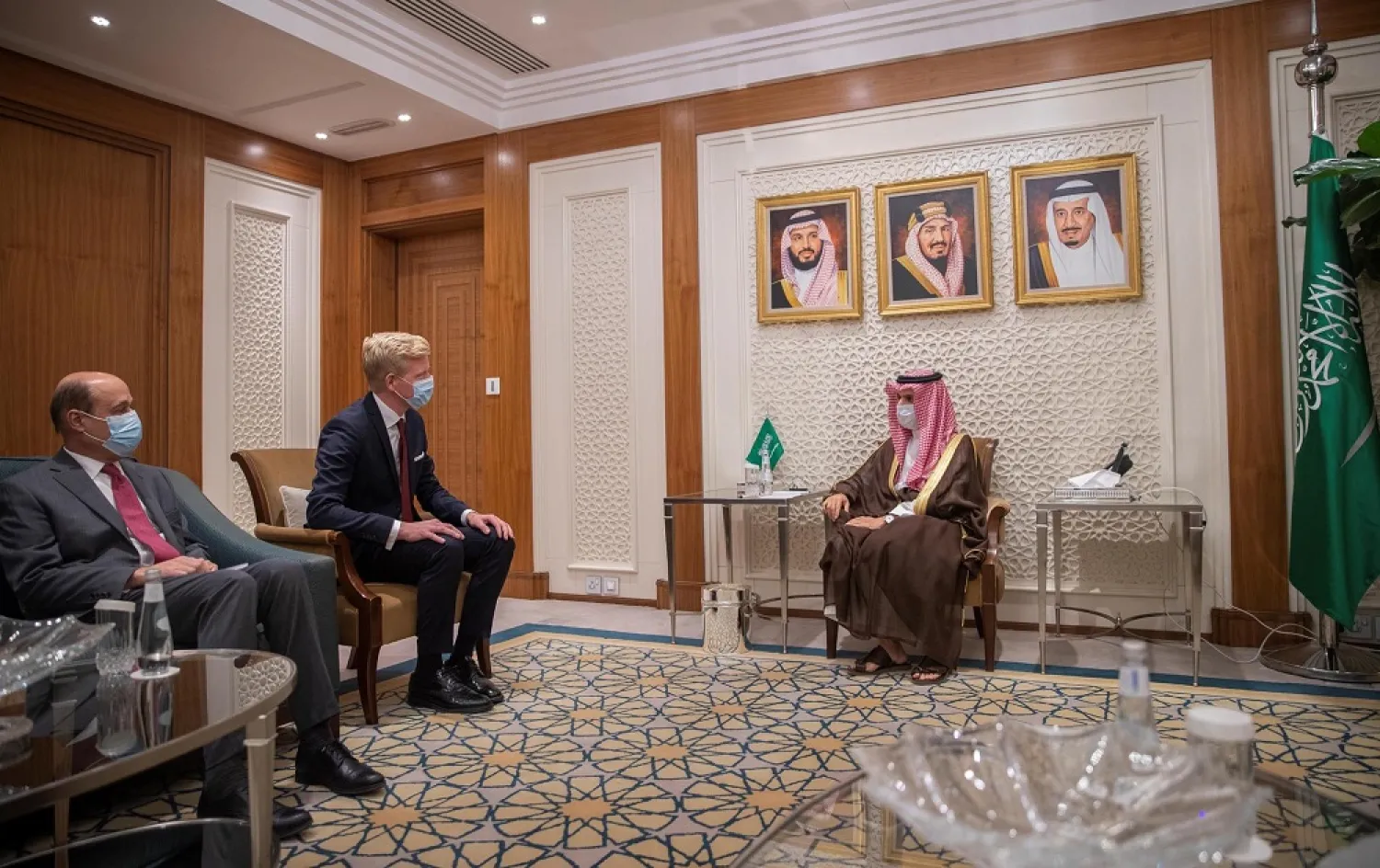 Saudi FM Prince Faisal bin Farhan holds talks with UN envoy to Yemen Hans Grundberg. (SPA)
