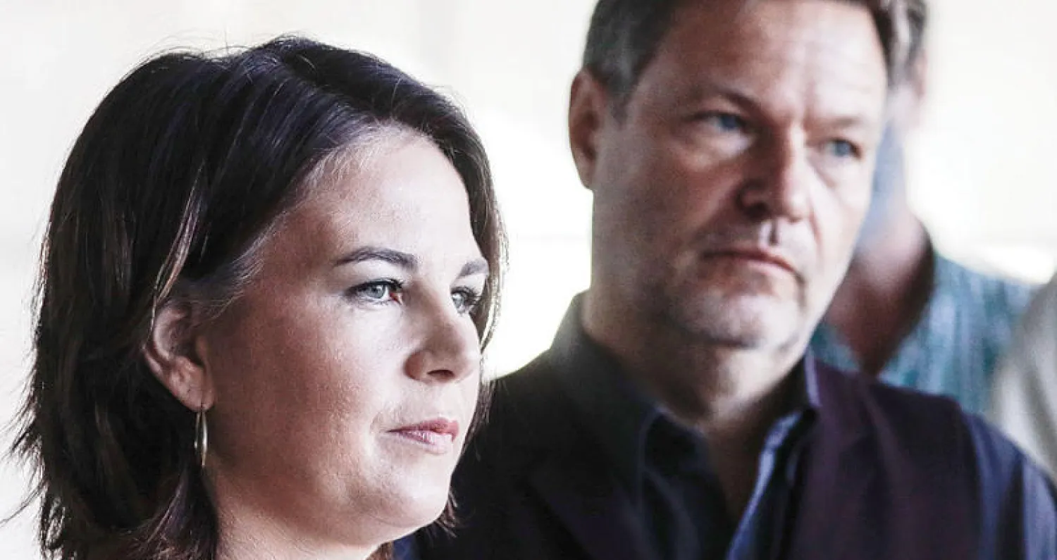 قائدا حزب الخضر روبرت هابيك وأنالينا بيربوك (إ.ب.أ)