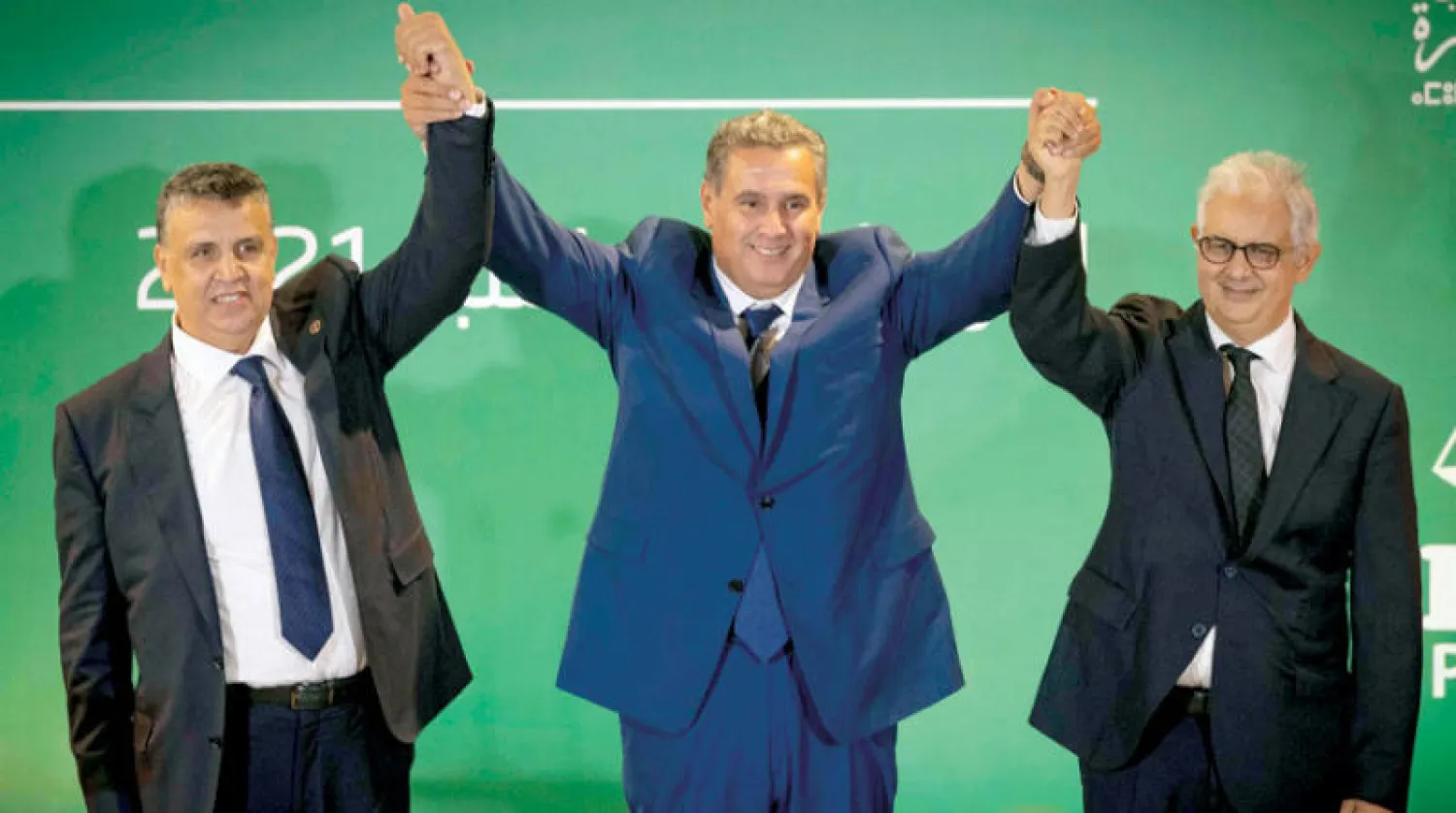 صورة جماعية لزعماء الأحزاب الثلاثة الفائزة بانتخابات 8 سبتمبر الماضي (أ.ف.ب)