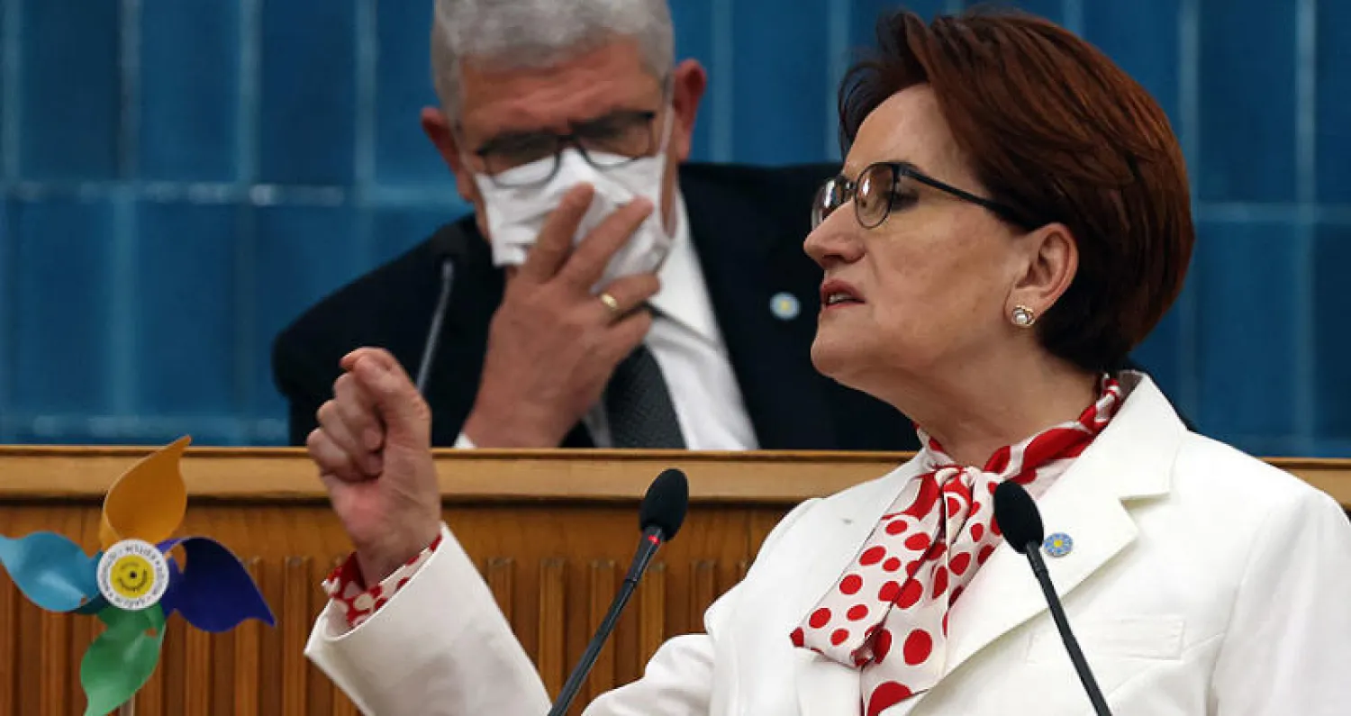 رئيسة حزب «الجيد» المعارض ميرال أكشينار تهاجم إردوغان وحكومته (أ.ف.ب)