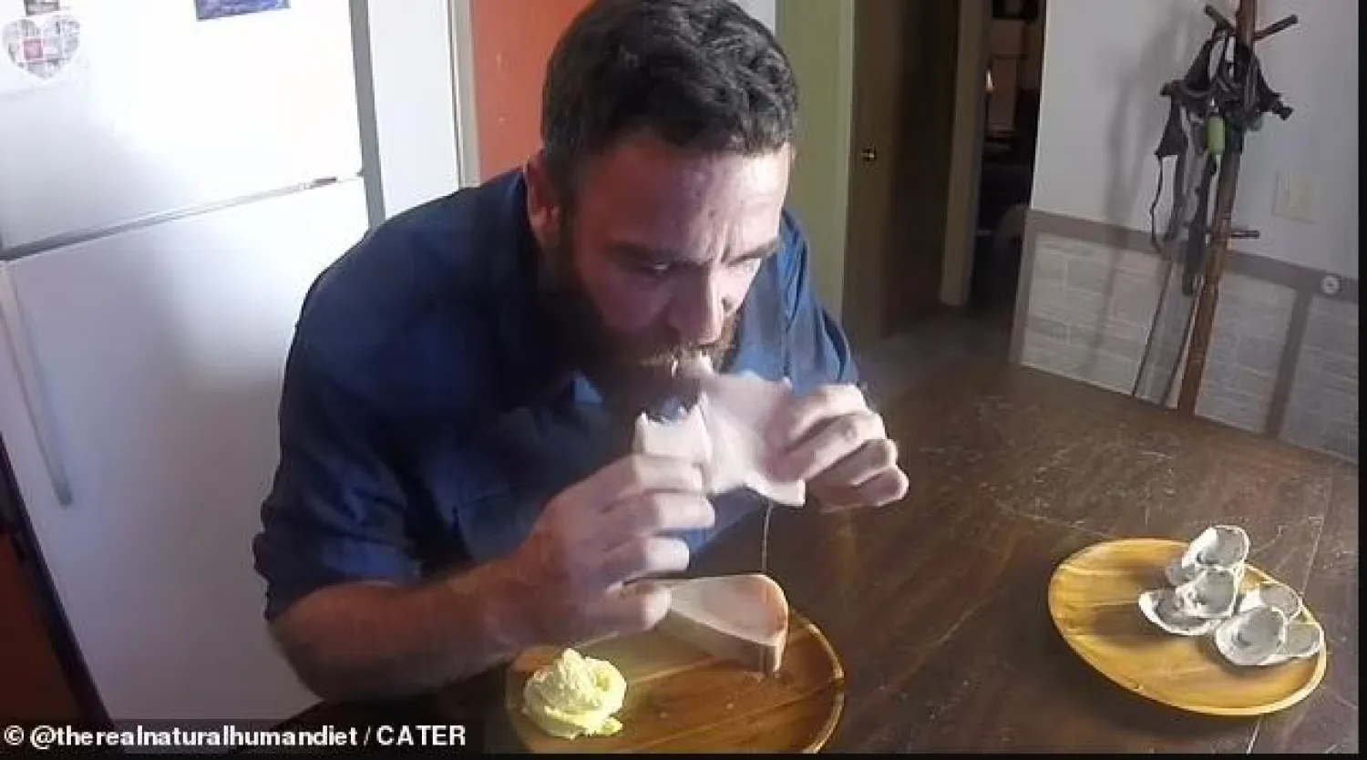 الأميركي ويستون رو تناول اللحوم النيئة فقط على مدار السنوات الثلاث الماضية (ديلي ميل)