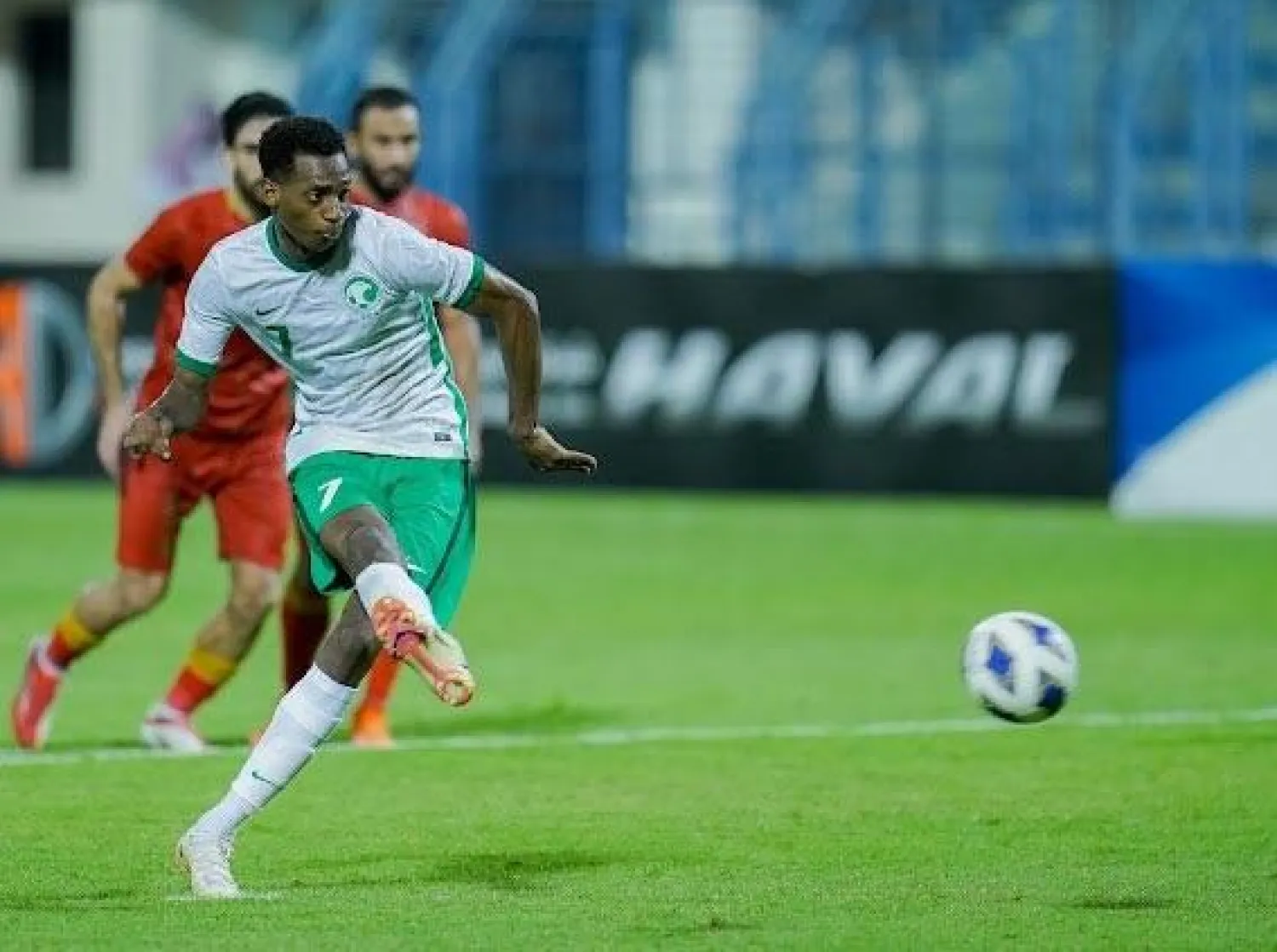 من مواجهة المنتخب السعودي مع نظيره السوري الجولة الماضية ( الشرق الأوسط)