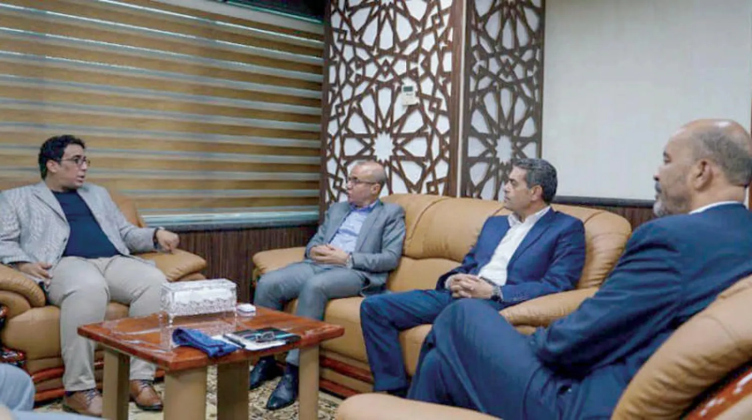 رئيس المجلس الرئاسي خلال لقائه رئيس المفوضية العليا للانتخابات (المجلس الرئاسي)