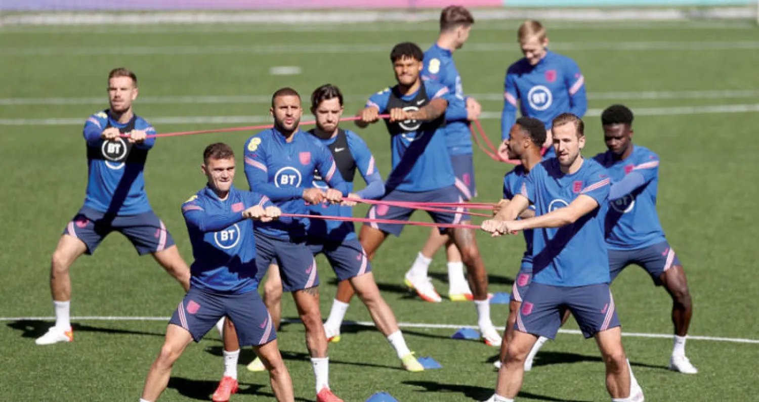 إنجلترا تتطلع للاقتراب خطوة أخرى من قطر (رويترز)