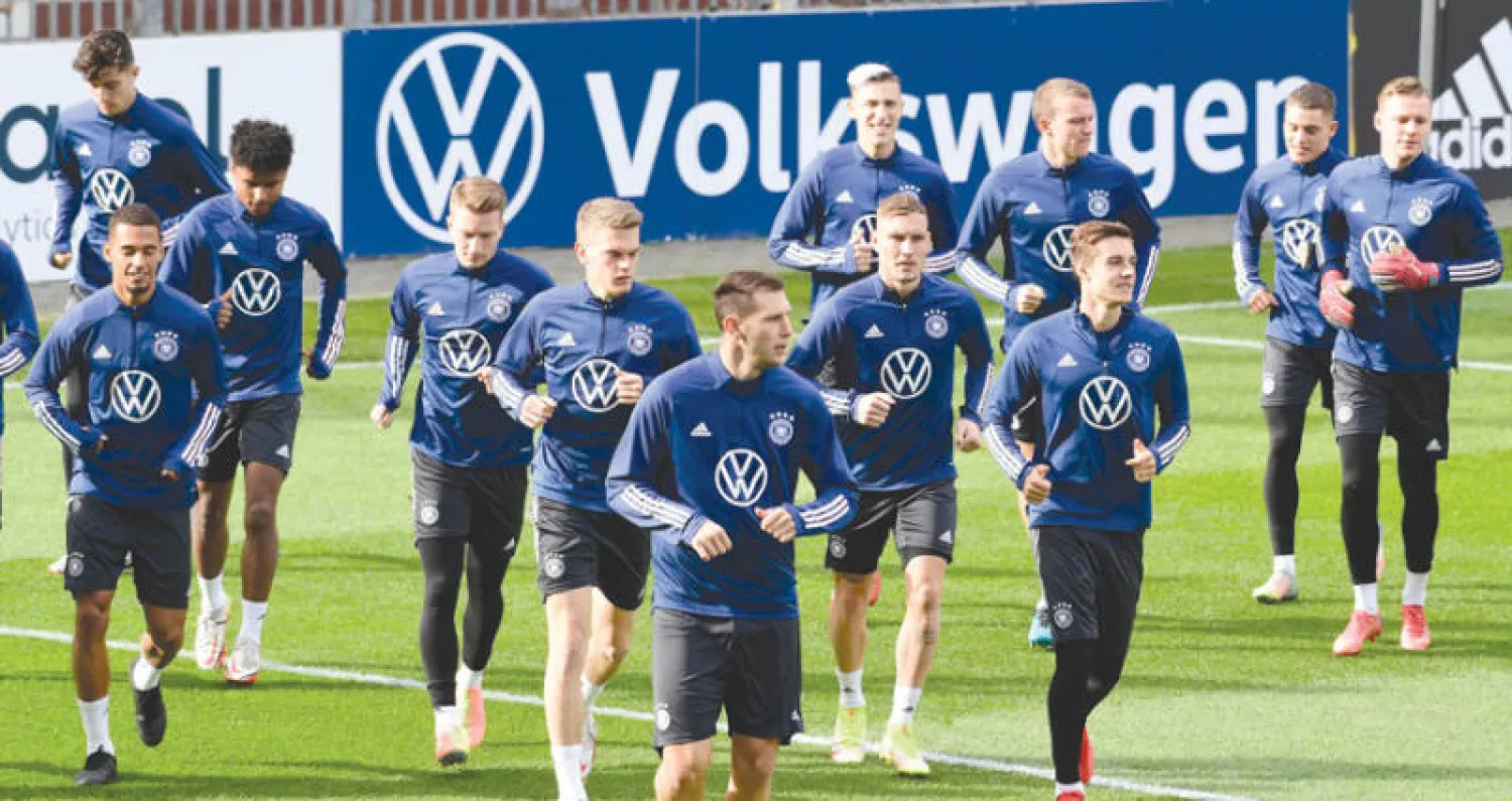 المنتخب الألماني يتطلع لمواصلة بدايته القوية مع مدربه الجديد هانزي فليك (رويترز)