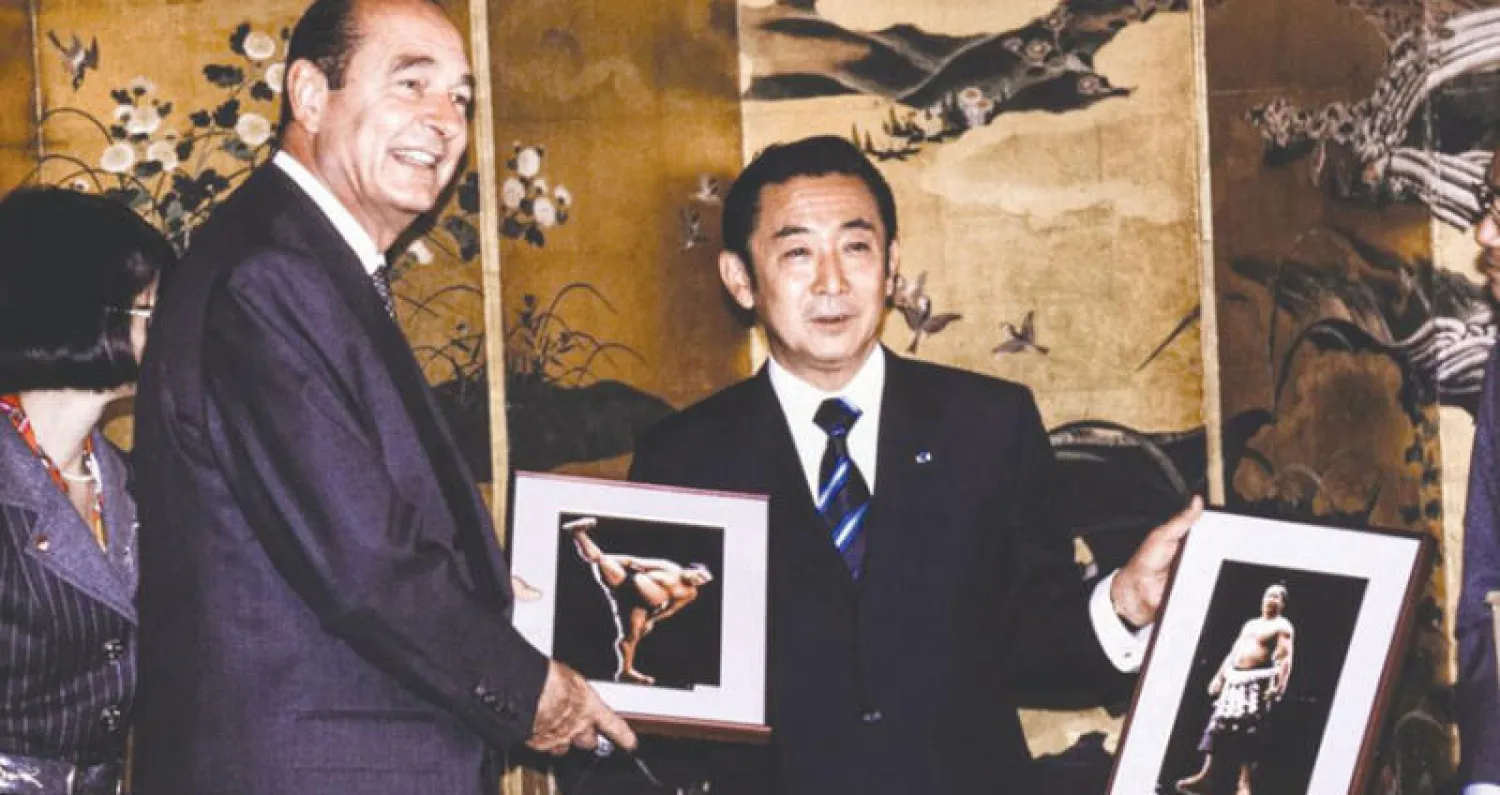 شيراك يتلقى هدية من اليابان