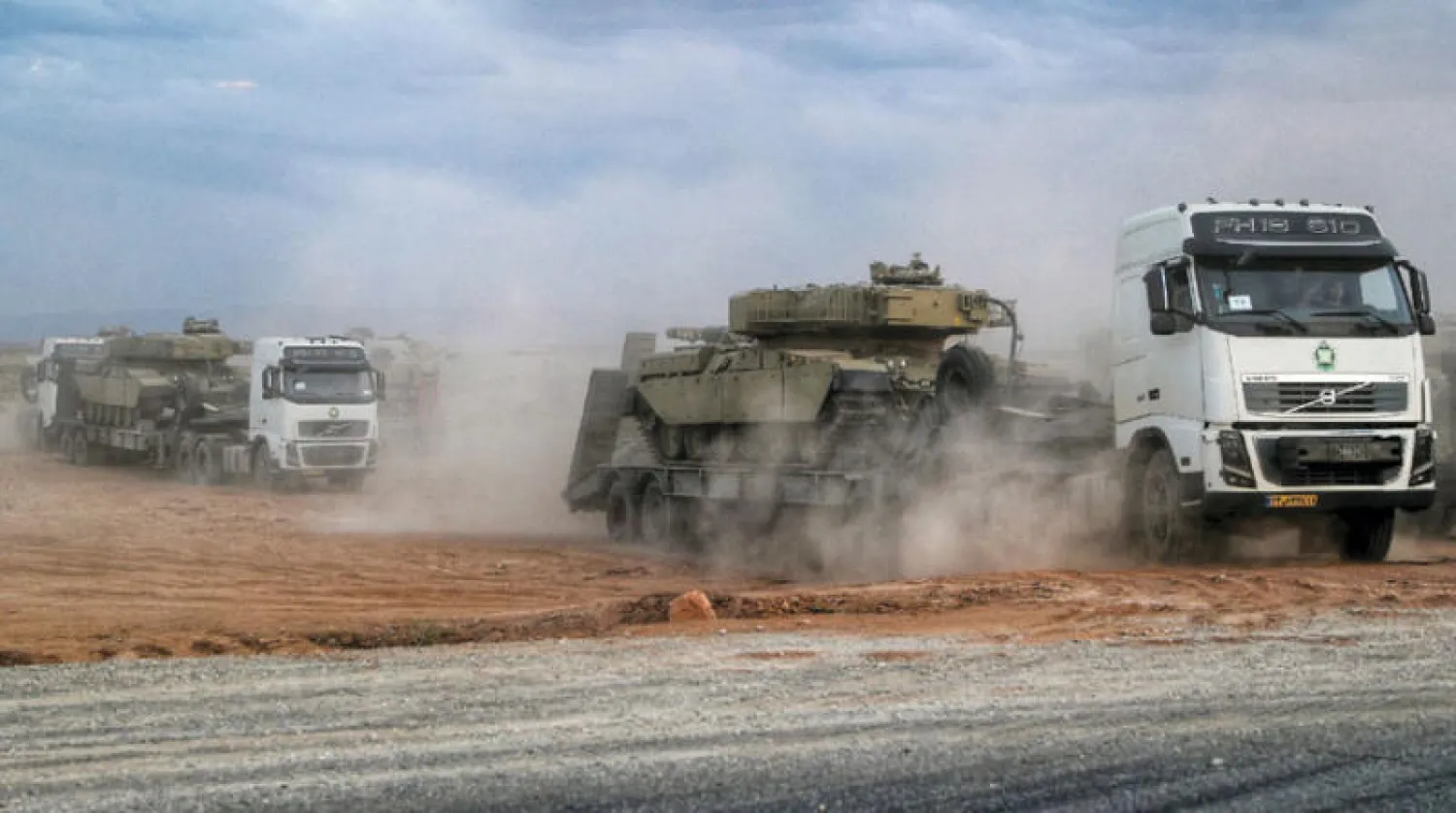 جانب من المناورات العسكرية التي أجرتها إيران قرب الحدود مع أذربيجان (أ.ف.ب)