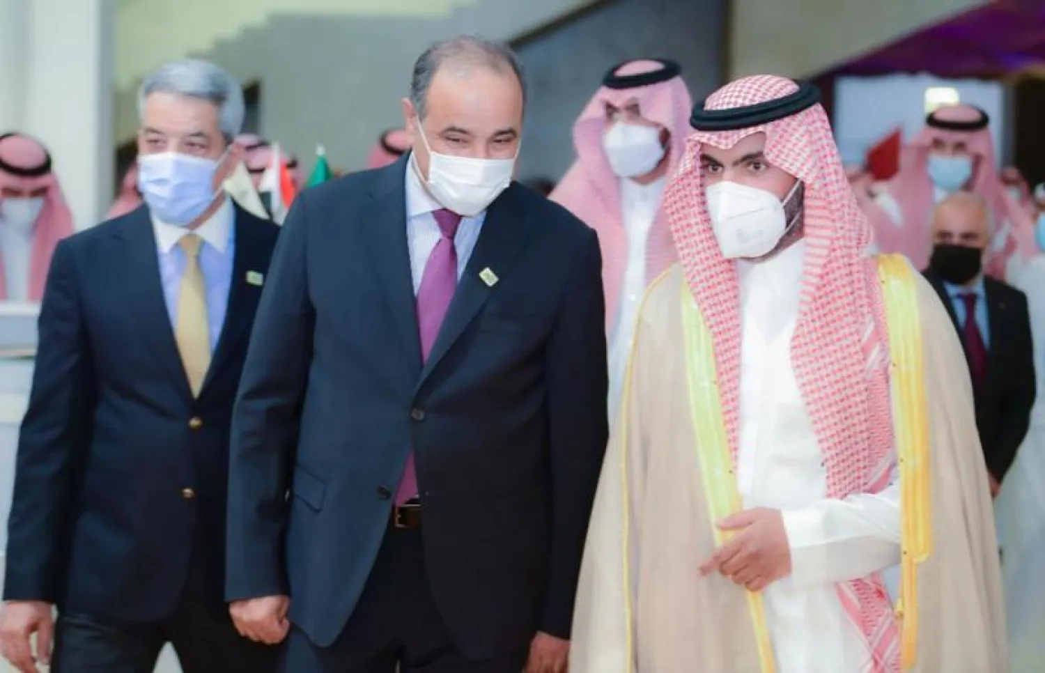 وزير الثقافة السعودي الأمير بدر بن عبدالله ونظيره العراقي الدكتور حسن ناظم في معرض الرياض الدولي للكتاب (تصوير: بشير صالح)