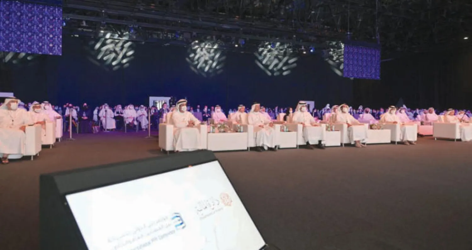 جانب من مؤتمر الشراكة بين القطاعين العام والخاص الذي أطلقت أعماله في دبي أمس (الشرق الأوسط)