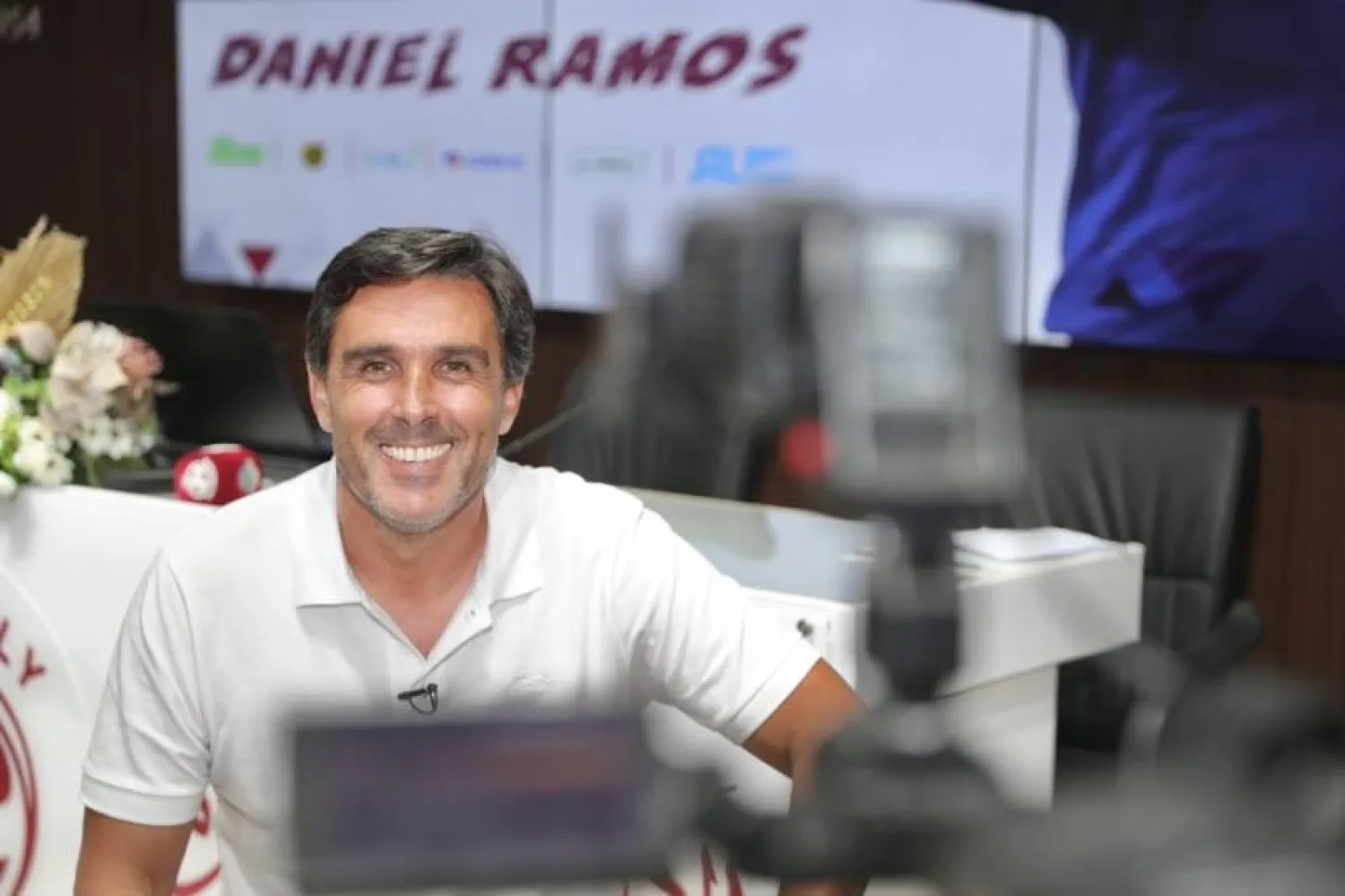 دانييل راموس مدرب الفيصلي الجديد خلال المؤتمر الصحافي (المركز الإعلامي بالنادي)