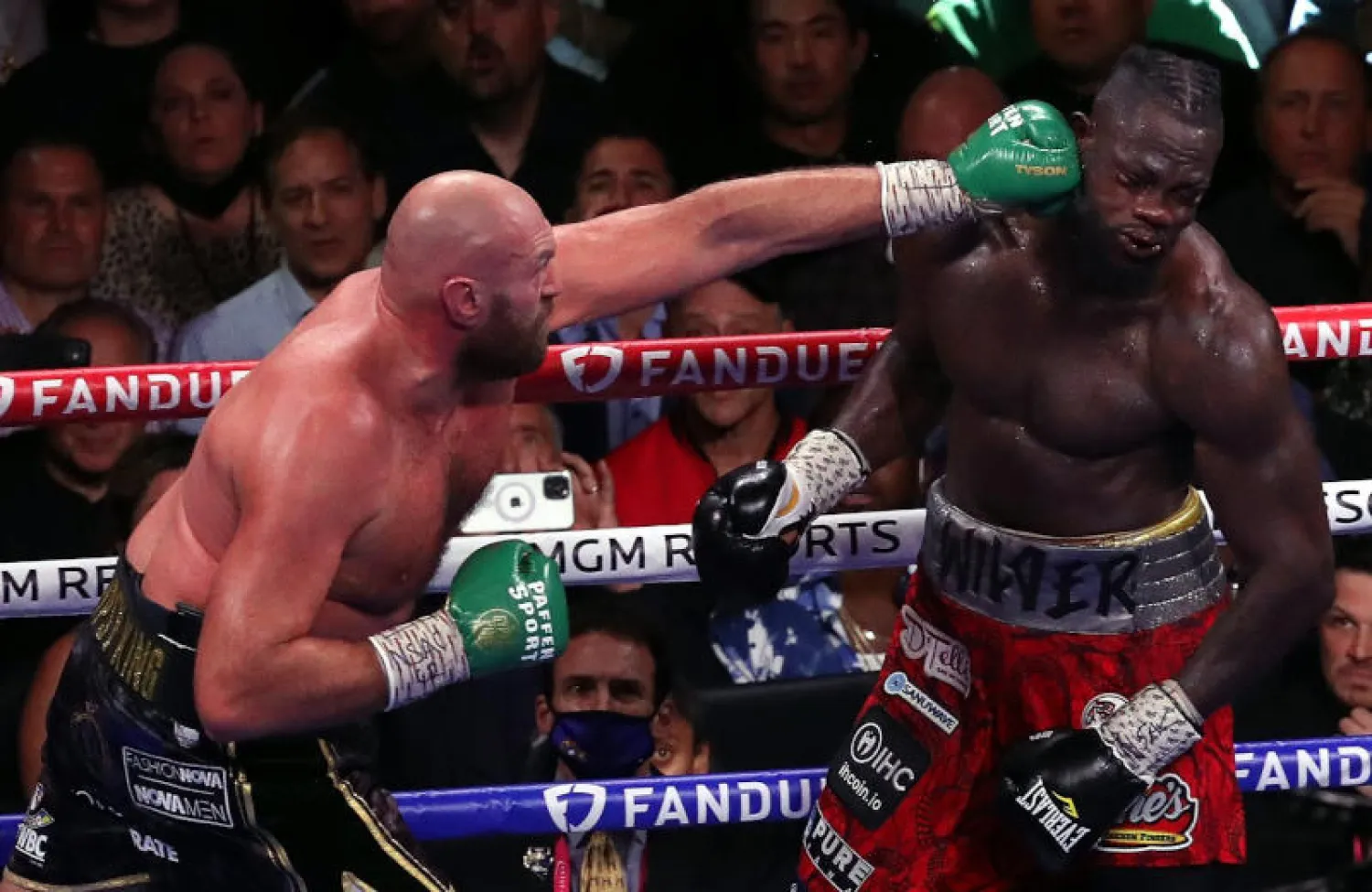 تايسون فيوري في مواجهة الأميركي ديونتاي وايلدر في لاس فيغاس (د.ب.أ)