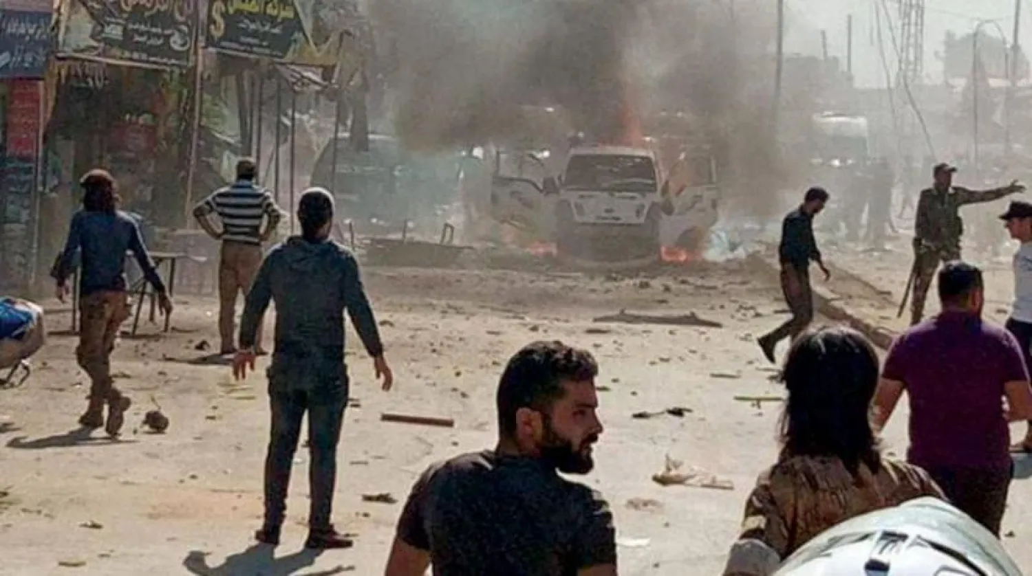 Halep'in kuzeyindeki Afrin'in merkezinde bomba yüklü bir otomobilin hava uçurulmasının ardından olay yerinden bir kare (Şarku’l Avsat)