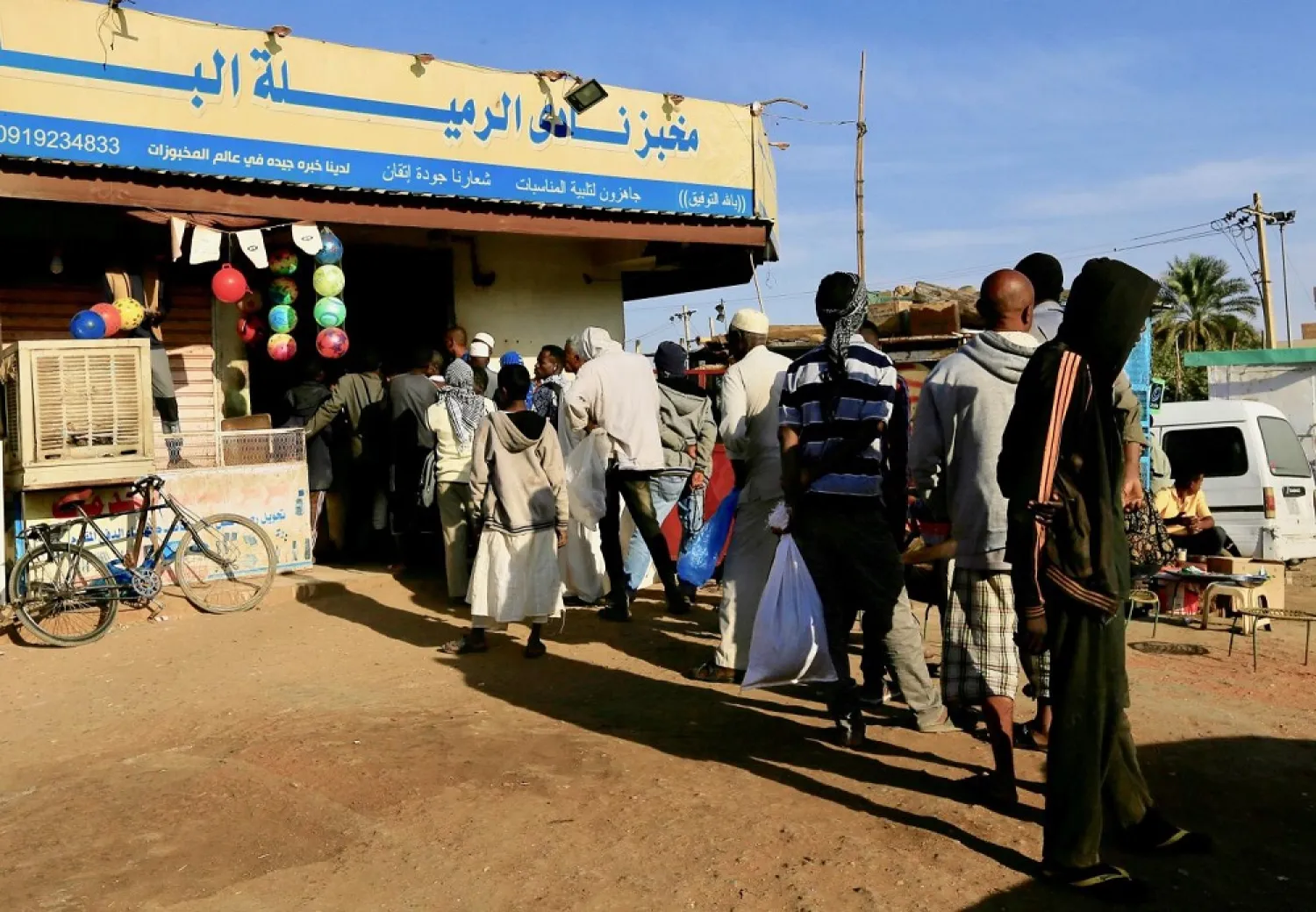 Customers queue to buy bread at bakery in Khartoum. (Reuters file photo)