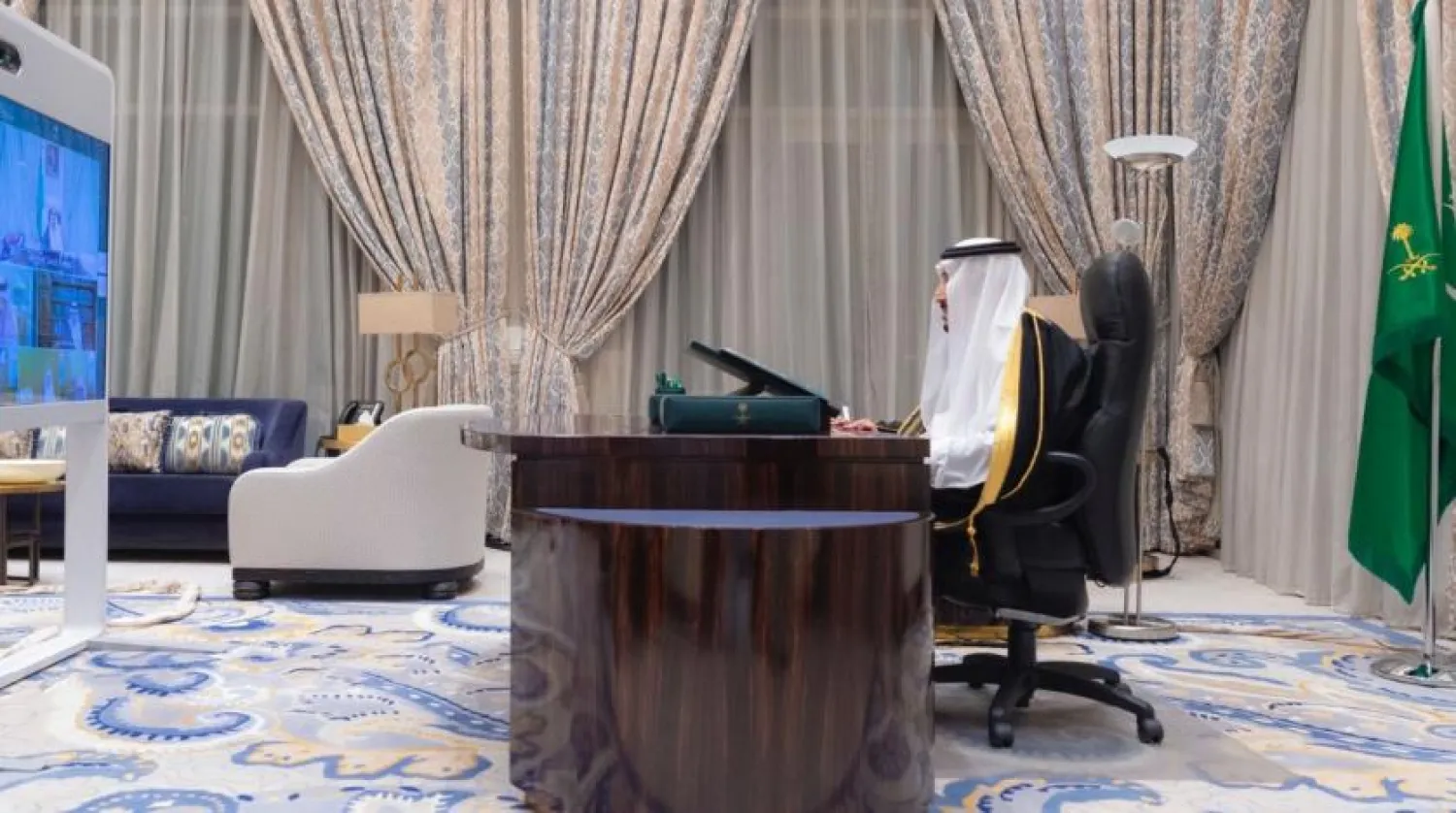 King Salman chairs a cabinet meeting. (SPA)