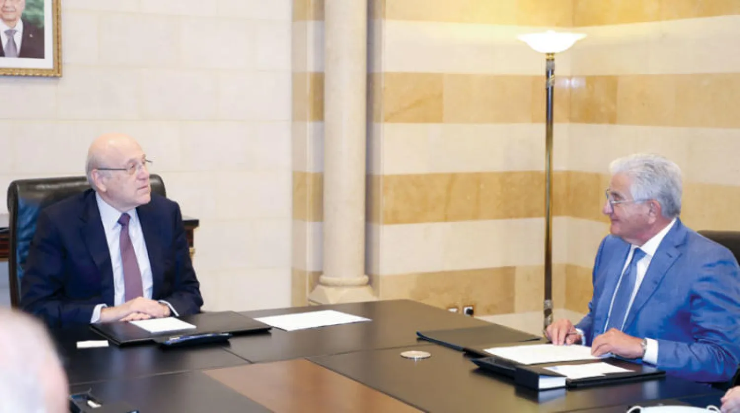 الرئيس نجيب ميقاتي مجتمعاً مع رئيس «جمعية المصارف» أمس (دالاتي ونهرا)