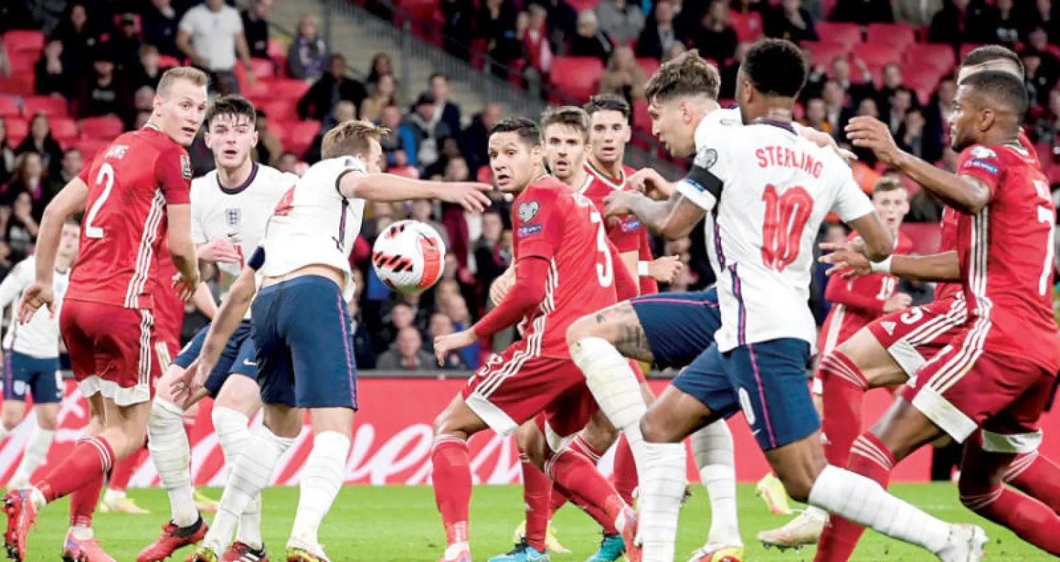 جون ستونز (الثالث من اليمين) ينقذ إنجلترا بهدف التعادل مع المجر (إ.ب.أ)