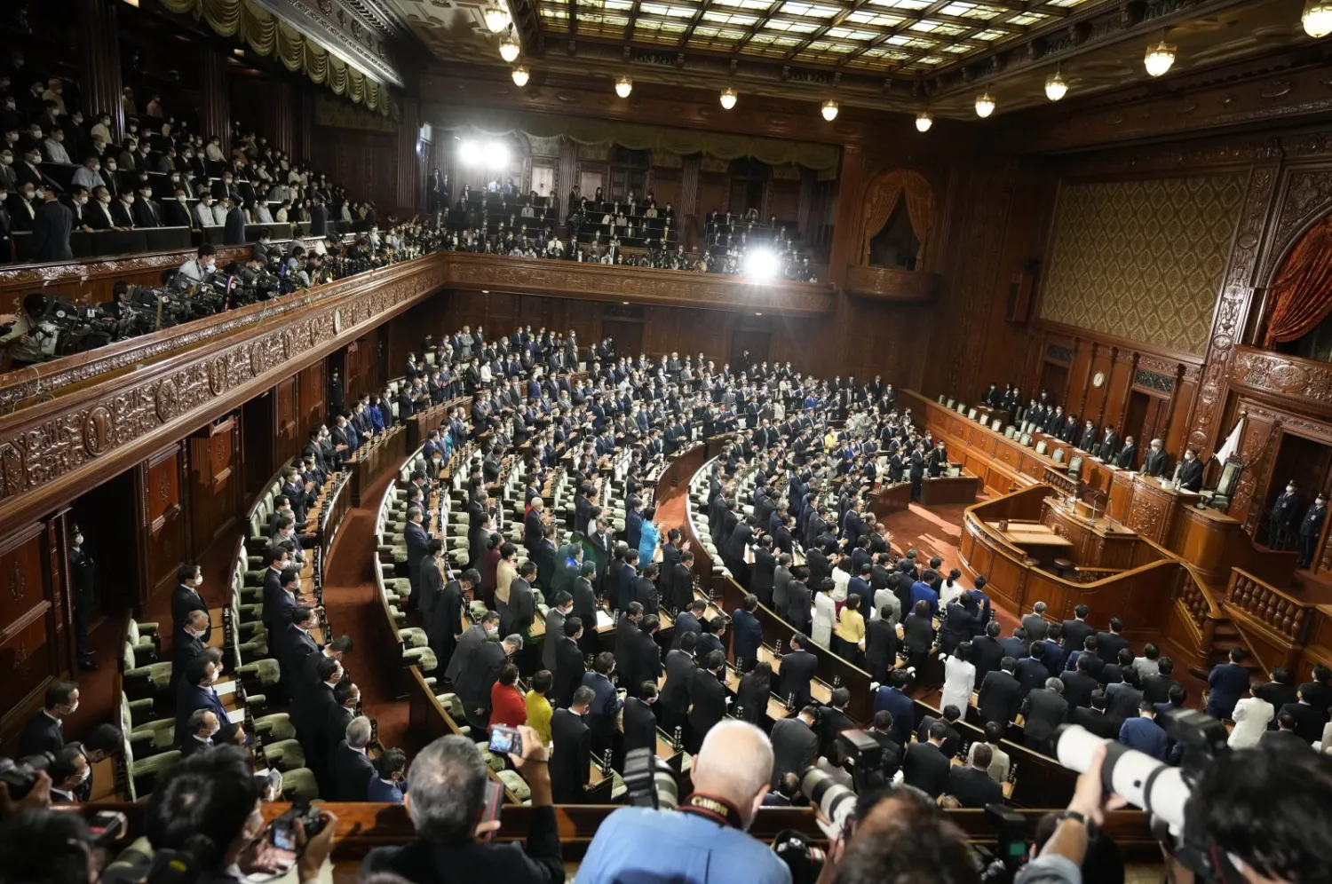 Lawmakers listen to the announcement of the dissolution of the lower house, Oct 14, 2021, in Tokyo. (AFP) 
