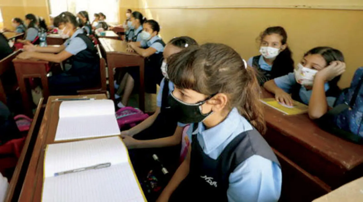 غياب تنظيم الجلوس يرسخ الإحساس بأن الأقوى هو من يفرض نفسه (إ.ب.أ)