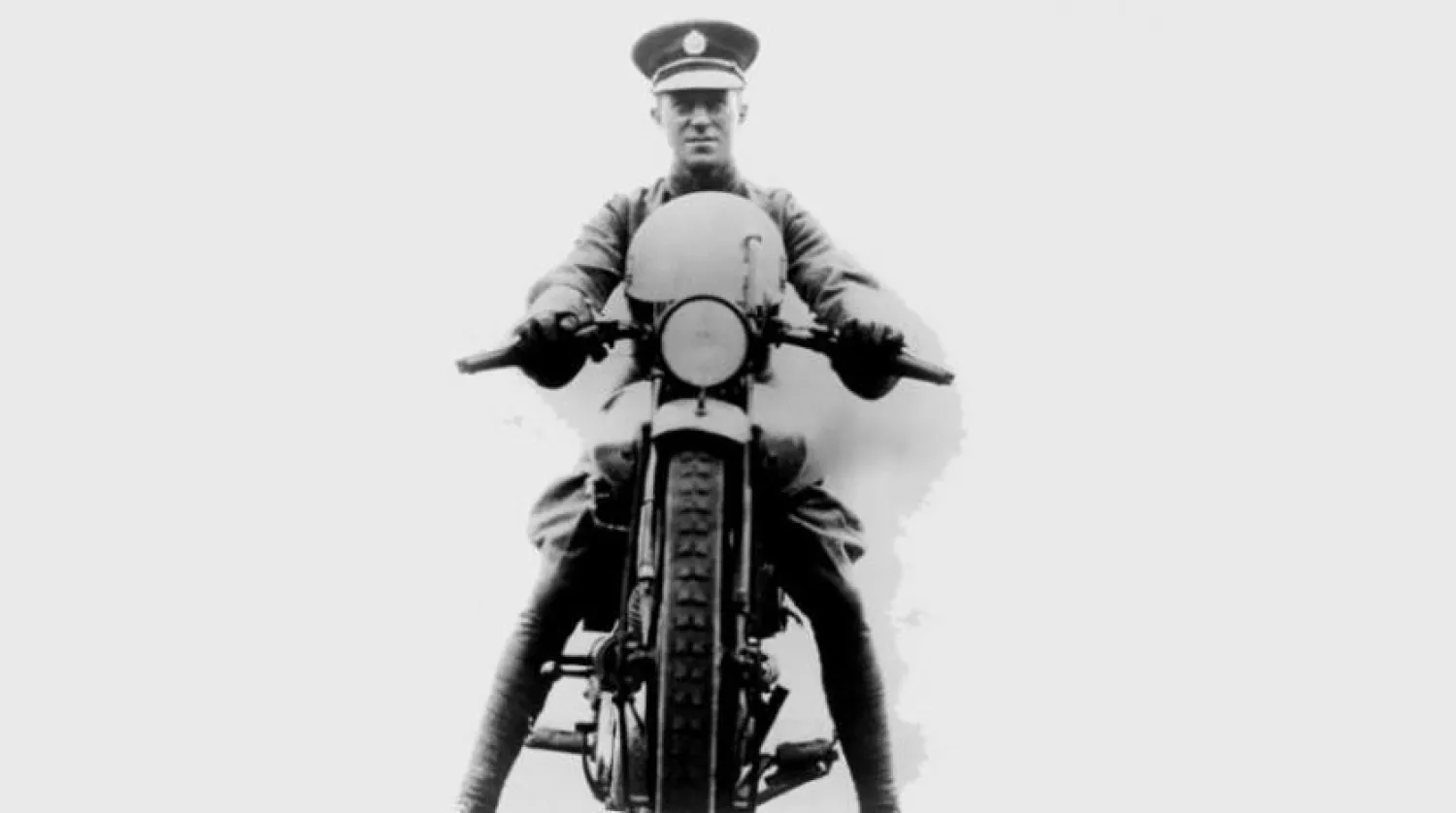 Lawrence riding his beloved Brough Superior bike in 1935  (Shutterstock) 
