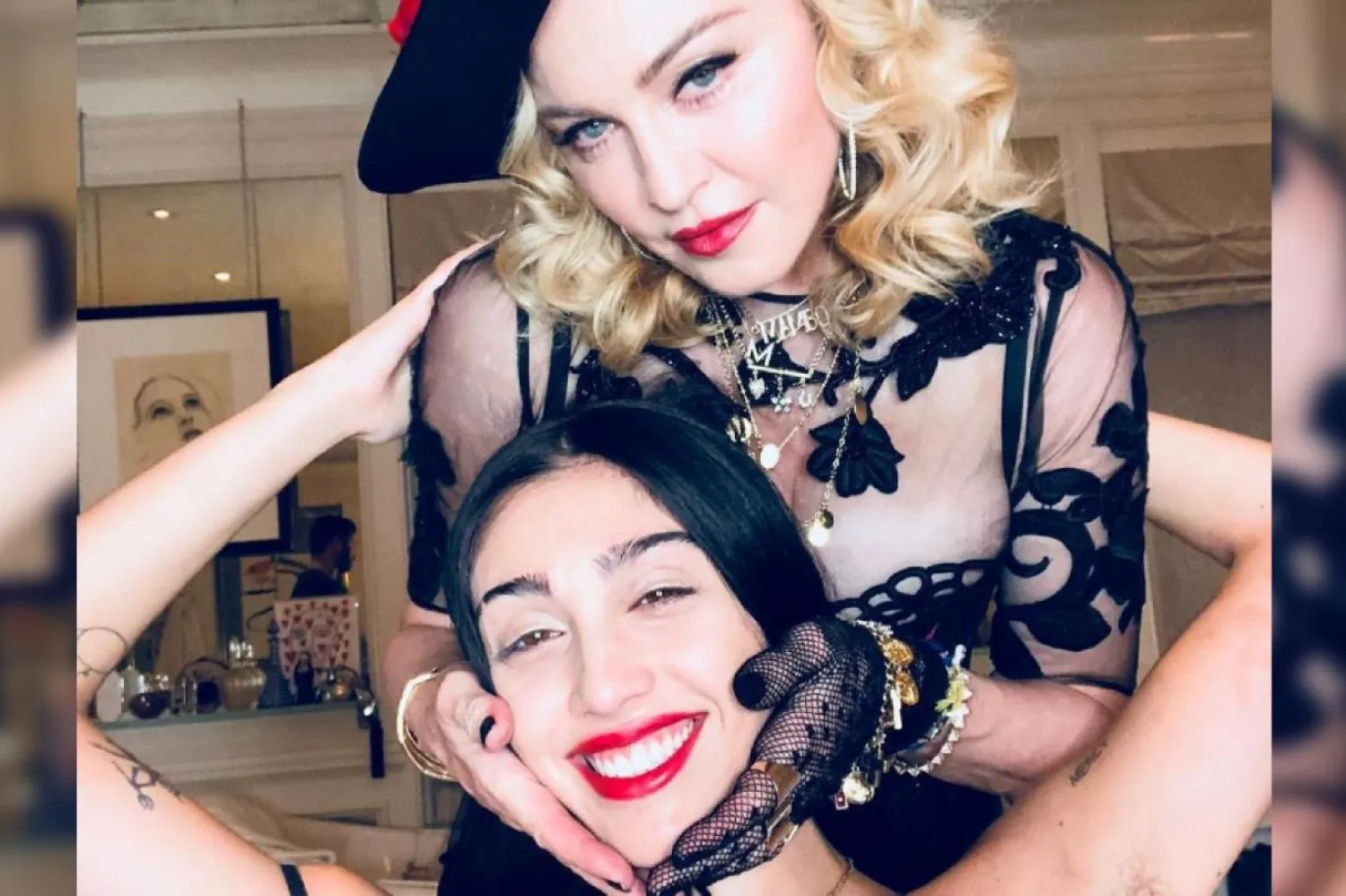Madonna'nın kızı Lourdes Leon hem sosyal medya hesabında yaptığı paylaşımlarda hem katıldığı etkinliklerde ana akım moda ve güzellik anlayışına zıt tercihler yapmasıyla tanınıyor (Instagram/Madonna)

