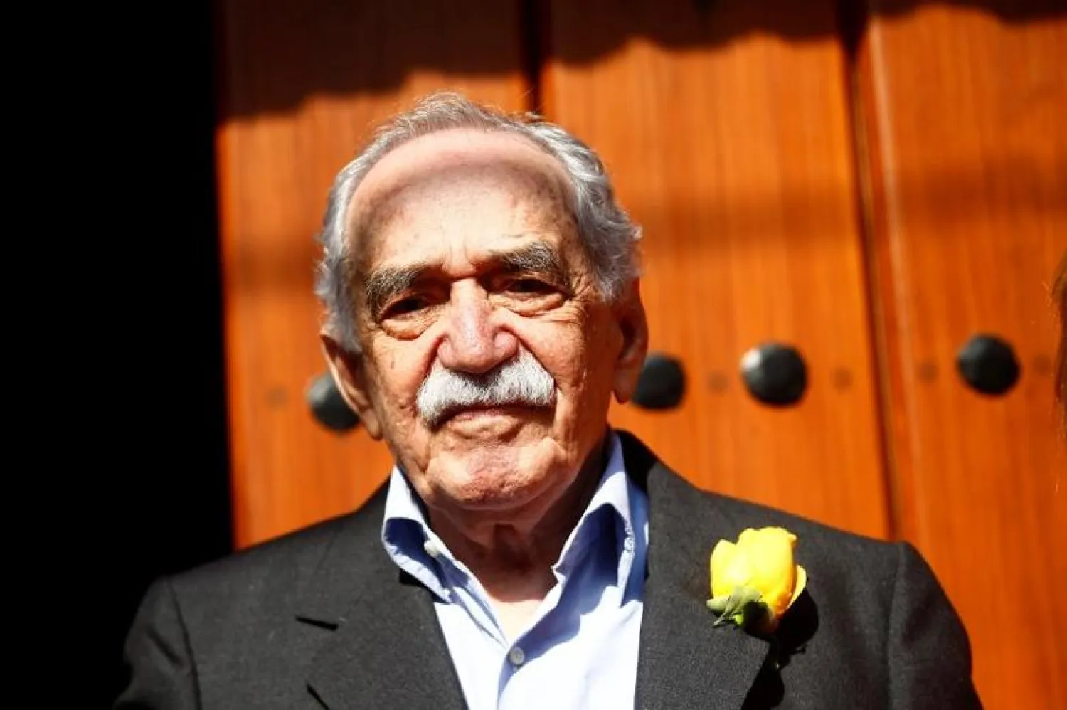 Colombian author Gabriel Garcia Marquez stands outside his house on his 87th birthday in Mexico City in this March 6, 2014 file photo. REUTERS/Edgard Garrido/Files

