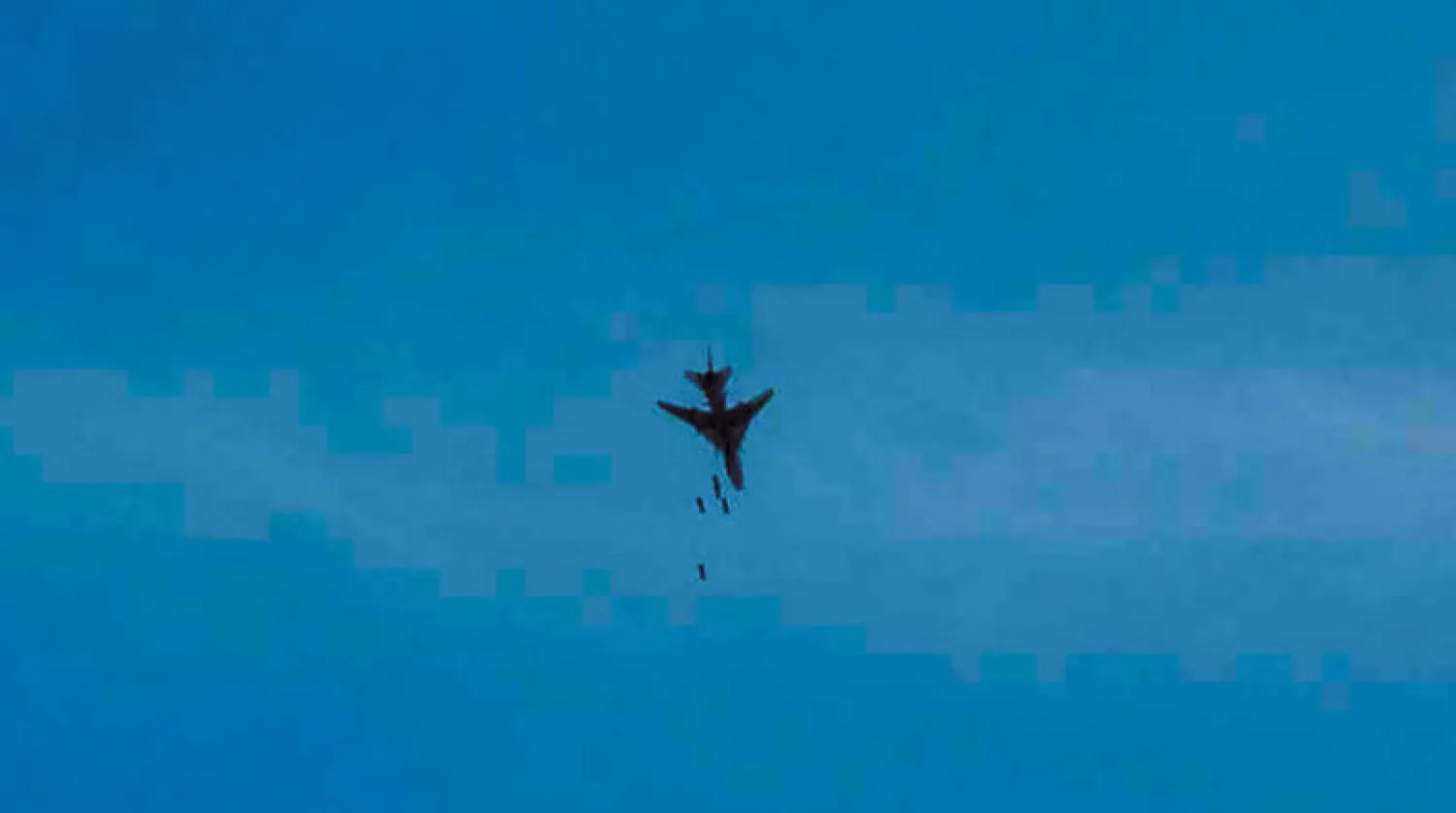 مقاتلة روسية تلقي صواريخ على مواقع في شمال شرقي سوريا (المرصد السوري)