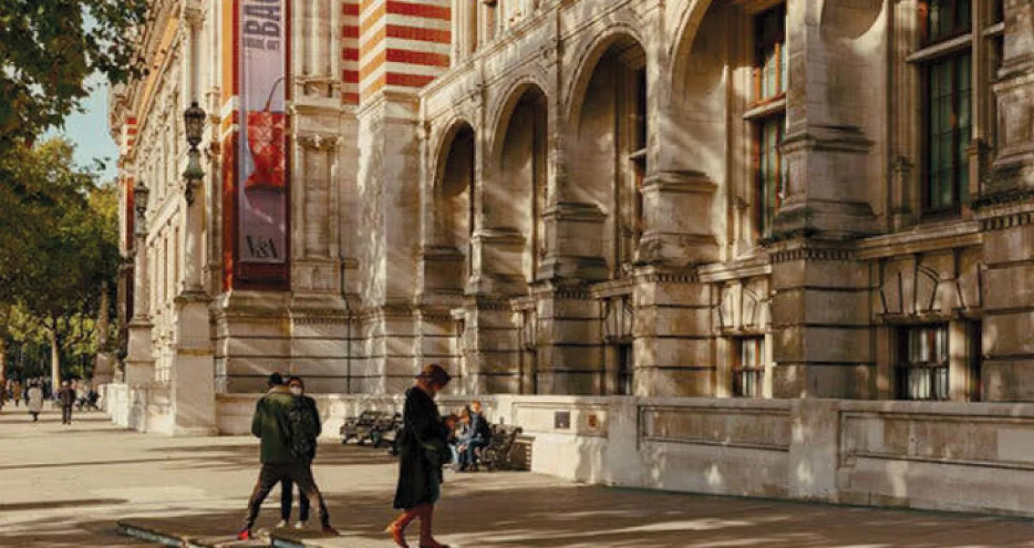 يفتح متحف «فيكتوريا وألبرت» أبوابه 5 أيام في الأسبوع بالمقارنة بـ7 أيام قبل الجائحة (نيويورك تايمز)