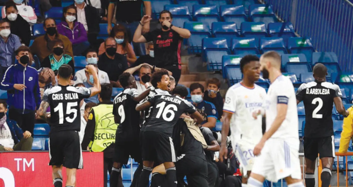 لاعبو شيريف تيراسبول يحتفلون وسط أحزان ريال مدريد (رويترز)