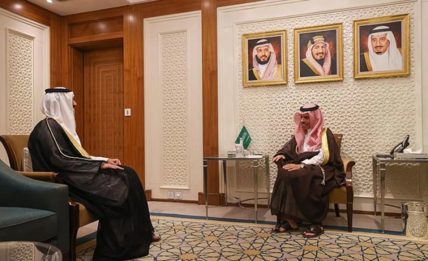 الأمير فيصل بن فرحان وزير الخارجية السعودي لدى استقباله السفير القطري بندر العطية بالرياض (واس)