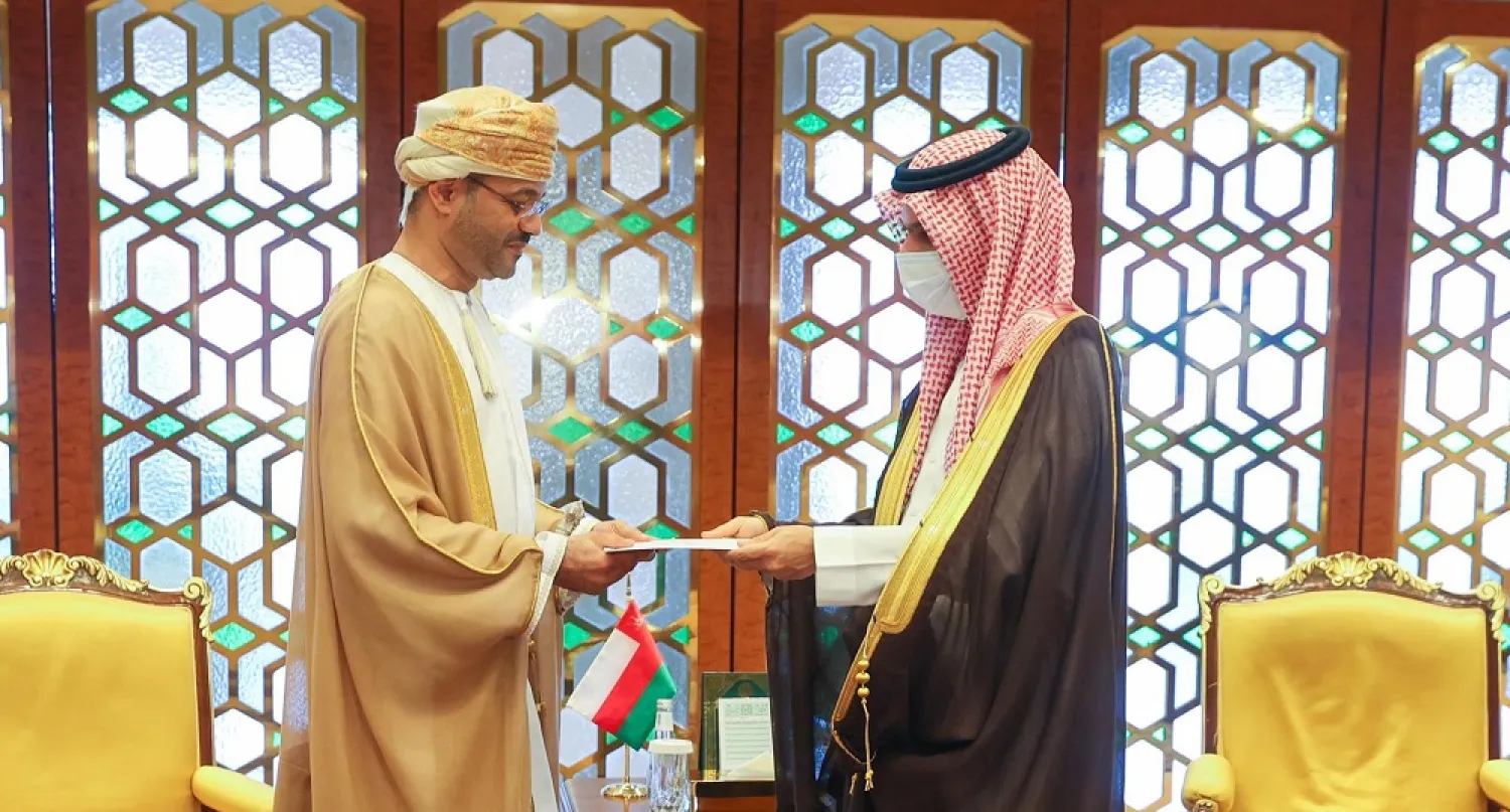 The Saudi and Omani foreign ministers meet in Riyadh. (SPA)