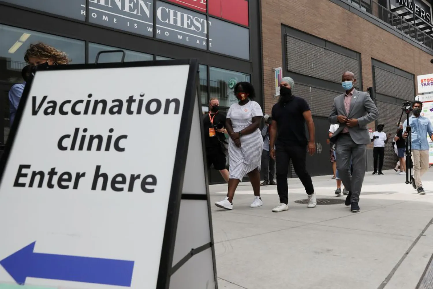 New Democratic Party (NDP) leader Jagmeet Singh walks to a vaccination clinic as he continues his election campaign tour in Toronto, Ontario, Canada August 21, 2021. REUTERS/Chris Helgren/File Photo

