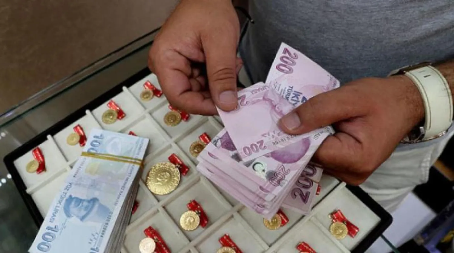 ليرات تركية (رويترز)