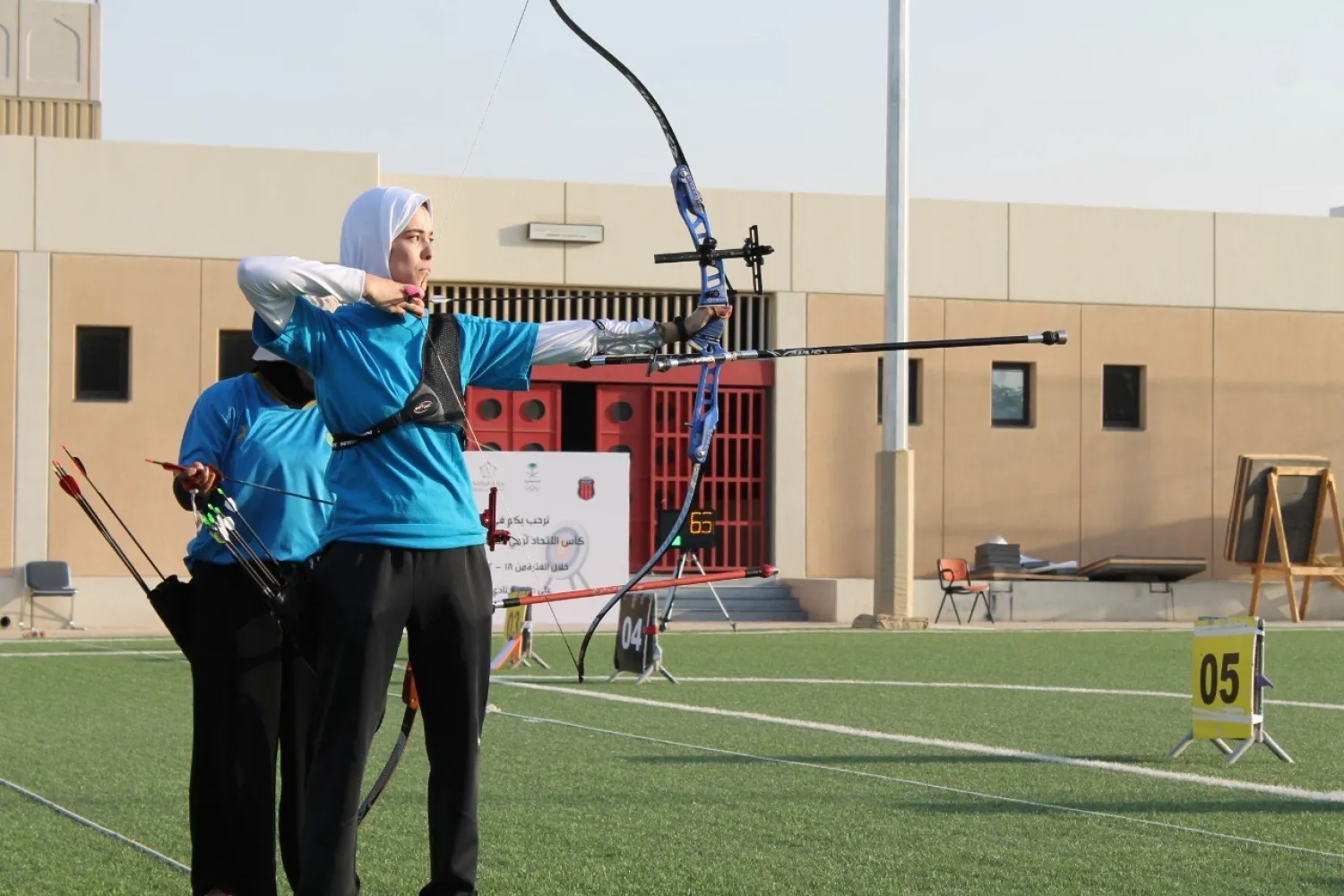 جانب من منافسات كأس الاتحاد السعودي للسهام للسيدات (الشرق الأوسط)