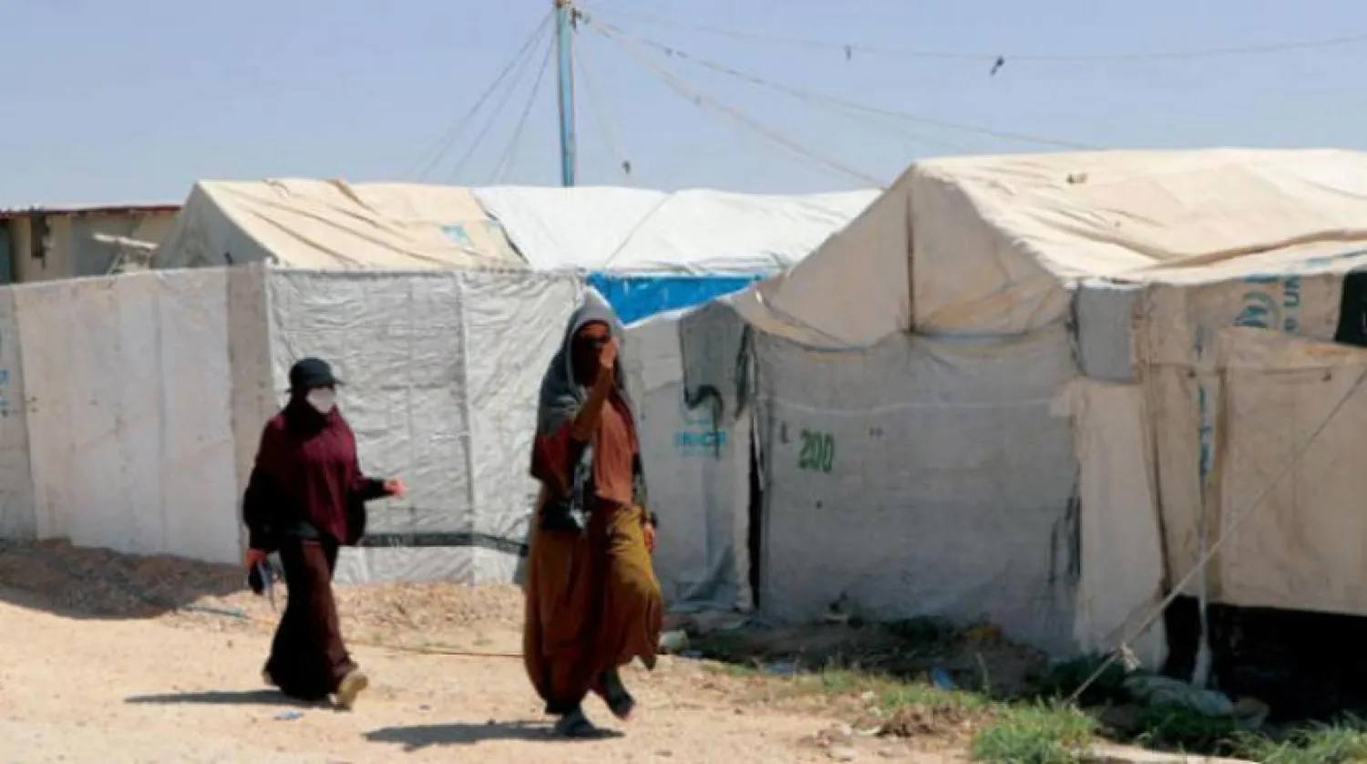 Two women in al-Roj camp in Syria (Asharq Al-Awsat)