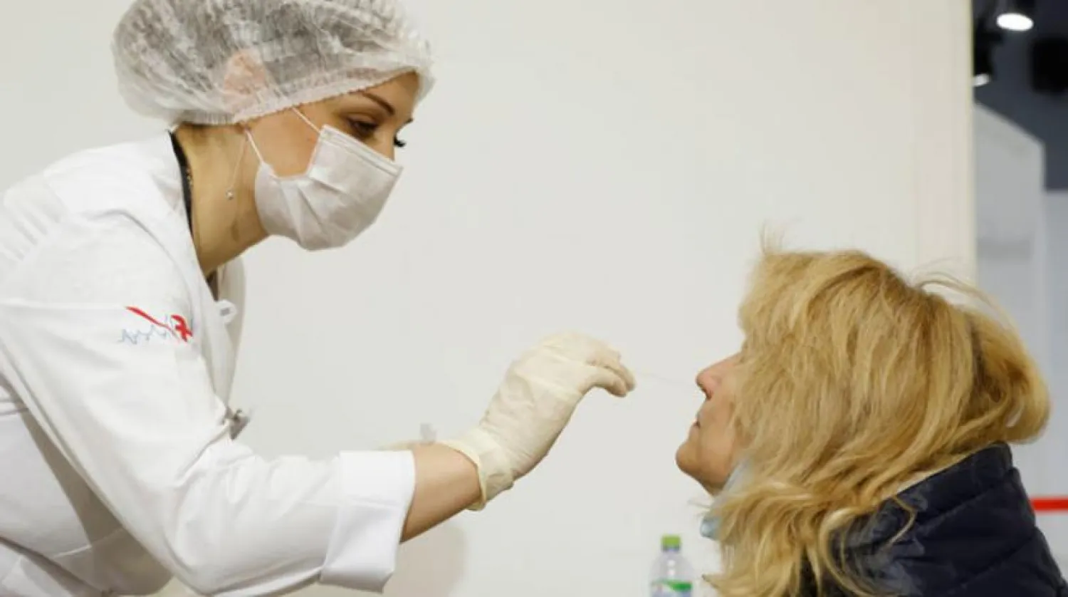 Moskova’da Kovid-19 test merkezi (Reuters)