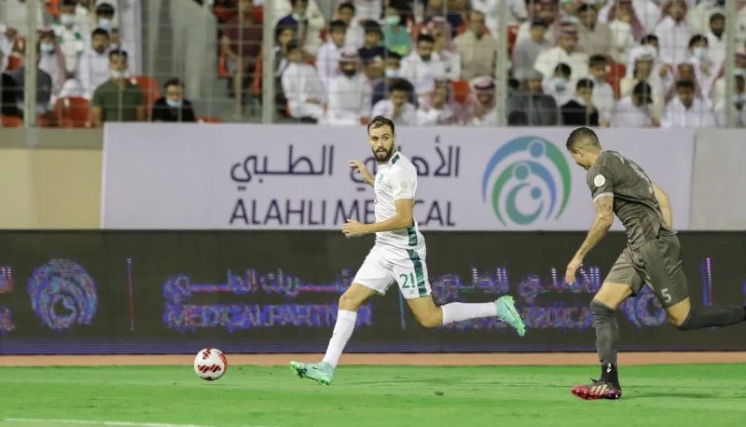 حمدي النقاز لاعب فريق الأهلي (المركز الإعلامي بالنادي)