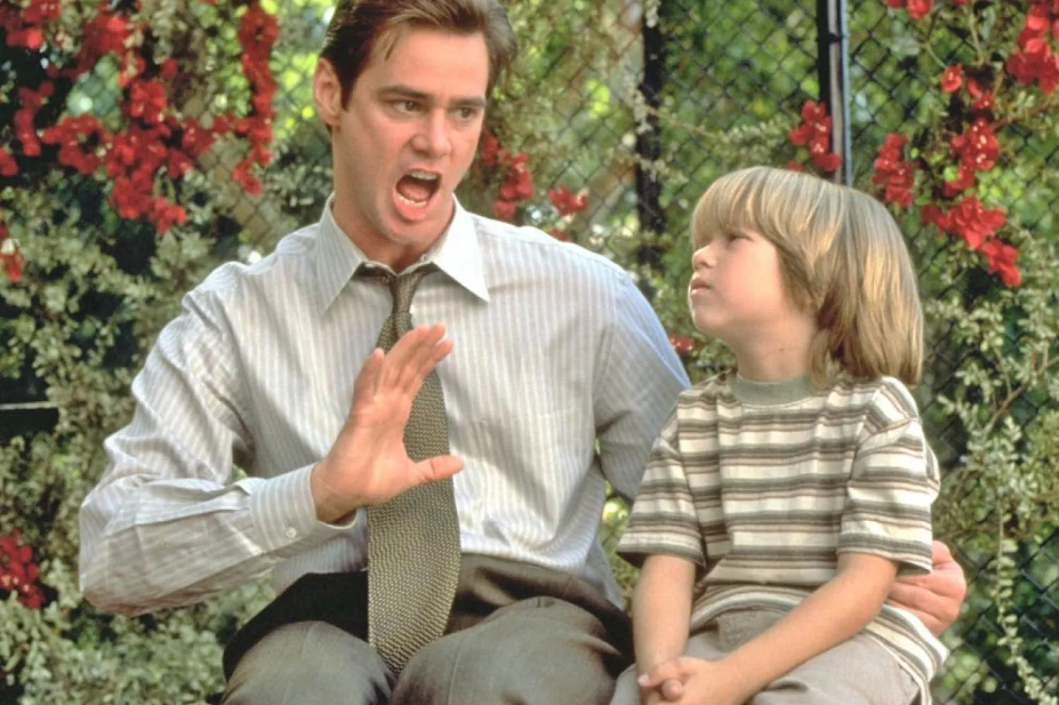 Jim Carrey, Yalancı Yalancı (Liar, Liar) filminde: Araştırmacılar aşırı el hareketlerinin yalancıları ele verdiğine inanıyor (Universal Pictures)