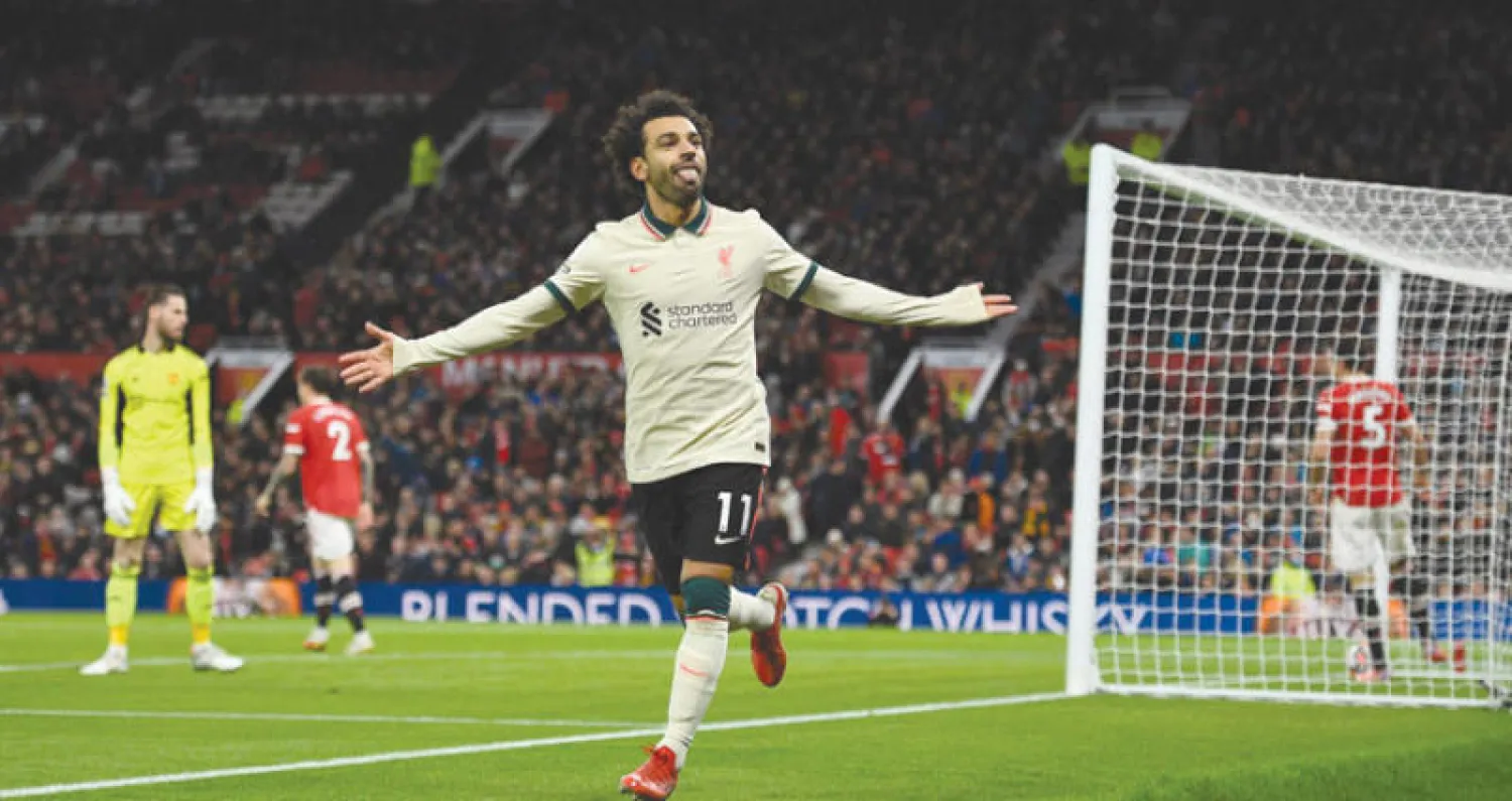 صلاح سجل ثلاثية في مرمى يونايتد ليرفع أسهمه في المنافسة على الكرة الذهبية (أ.ف.ب)