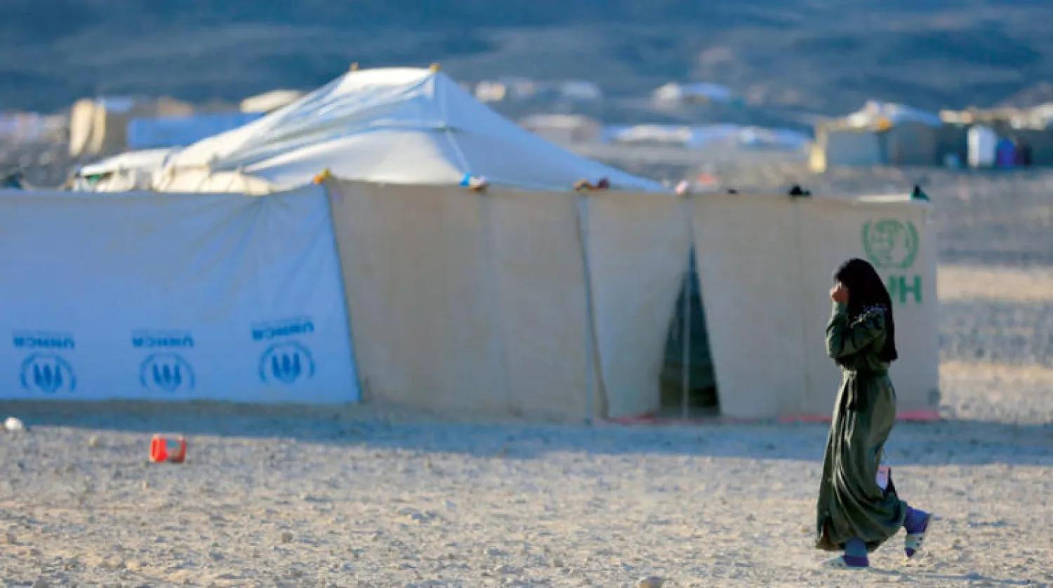 يمنية داخل مخيم للنازحين في محافظة مأرب (أ.ف.ب)