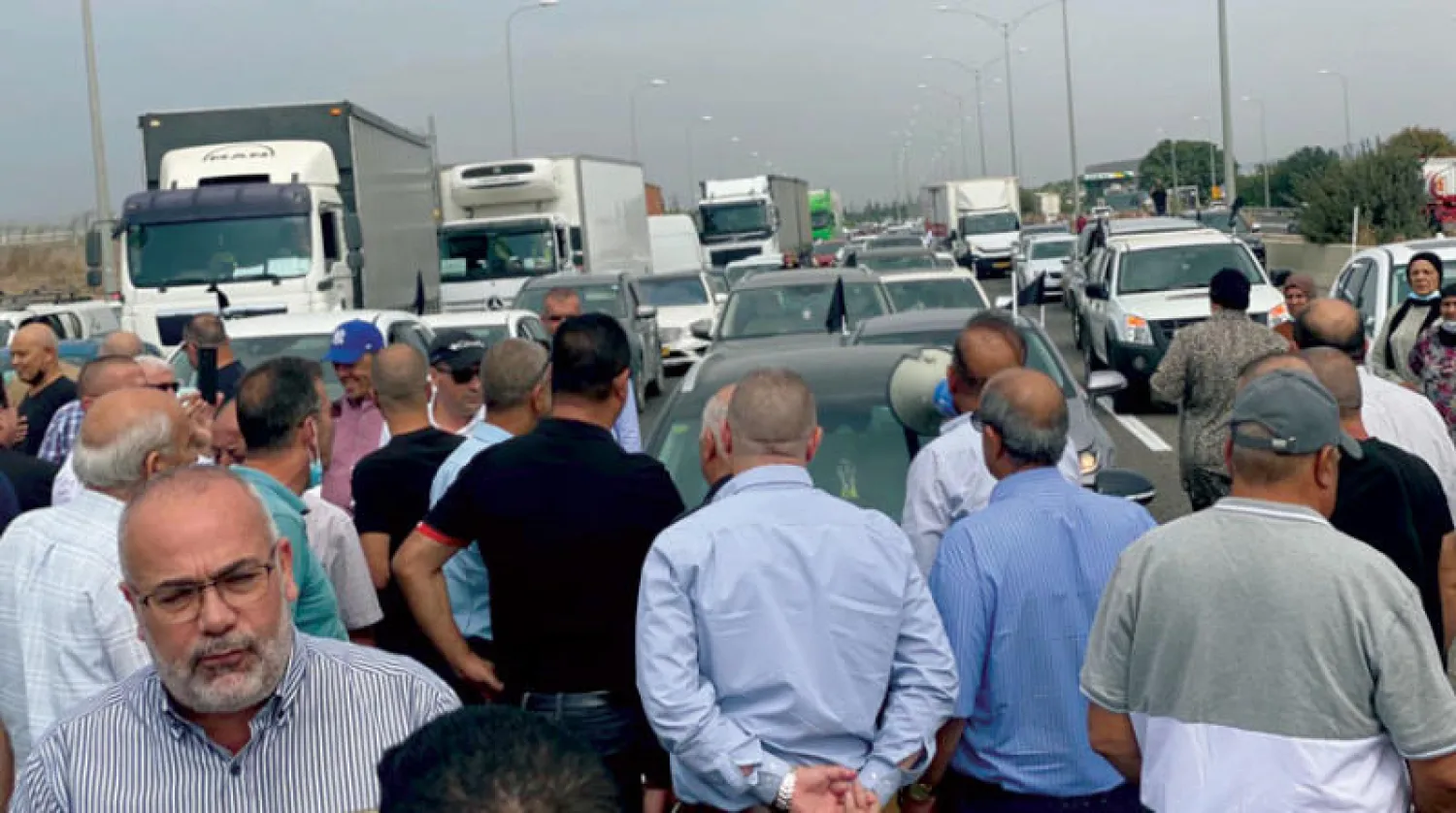 مظاهرة السيارات التي قام عرب إسرائيل أمس وقطعت أهم طريق دولية في البلاد (مواقع)