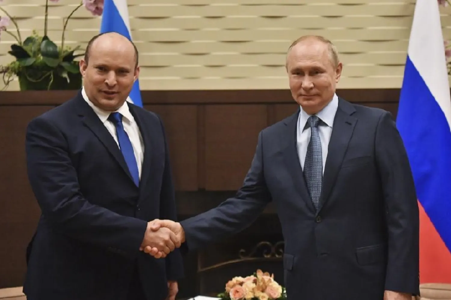 İsrail Başbakanı Naftali Bennett, Rusya Devlet Başkanı Vladimir Putin ile görüşmek üzere Soçi'ye kısa bir ziyaret gerçekleştirdi (AP)