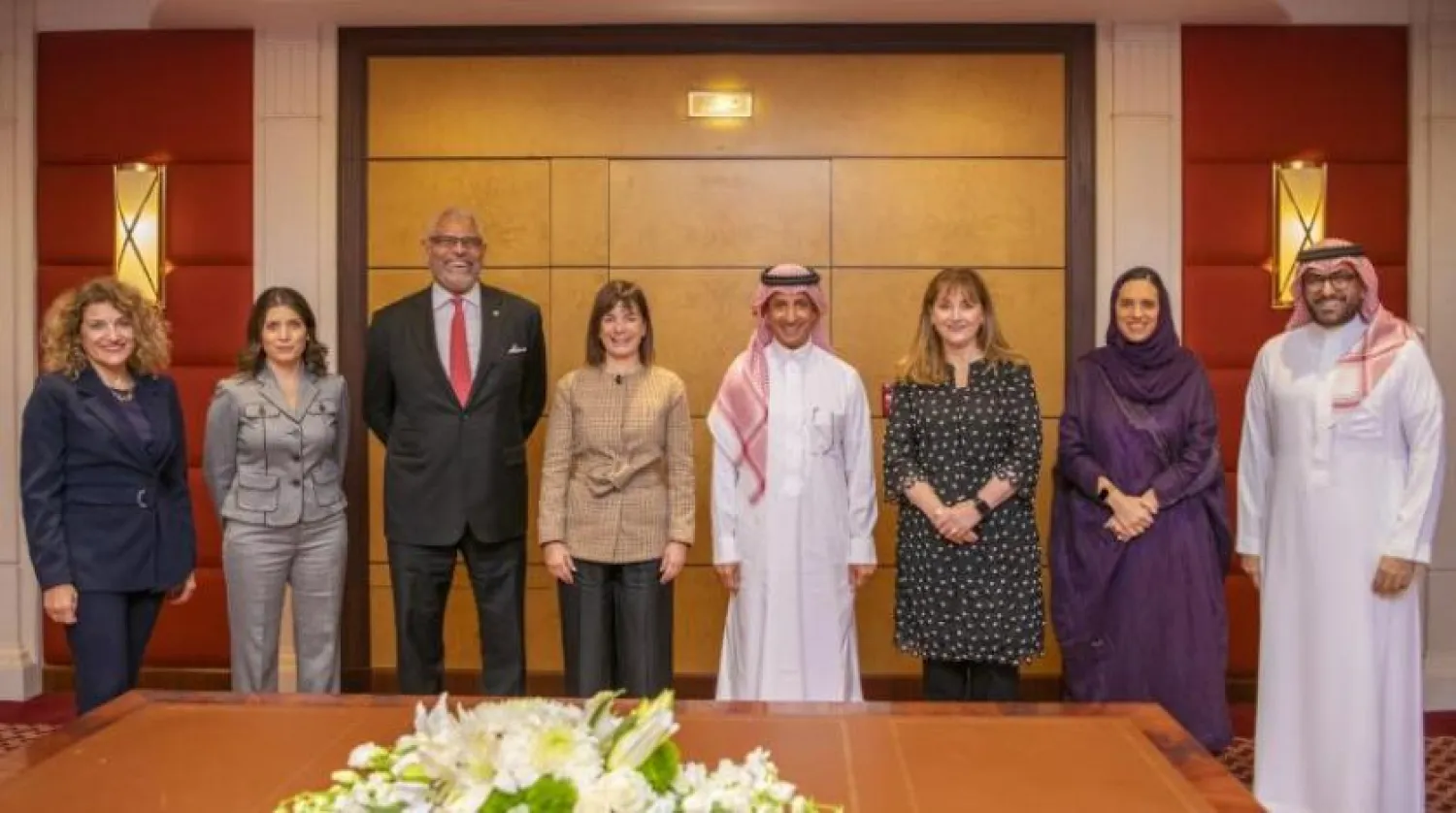 Riyad’da düzenlenen Geleceğe Yatırım Girişimi Konferansı’na katılan Dünya Seyahat ve Turizm Konseyi Başkanı ve temsilcileri (Şarku’l Avsat)