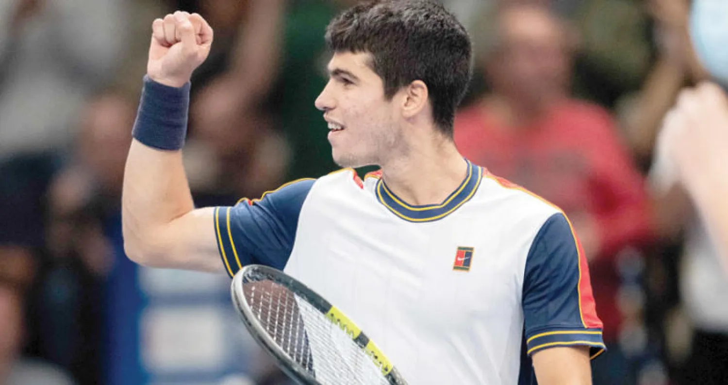 ألكاراس يحتفل بفوزه على بيريتيني (أ.ف.ب)