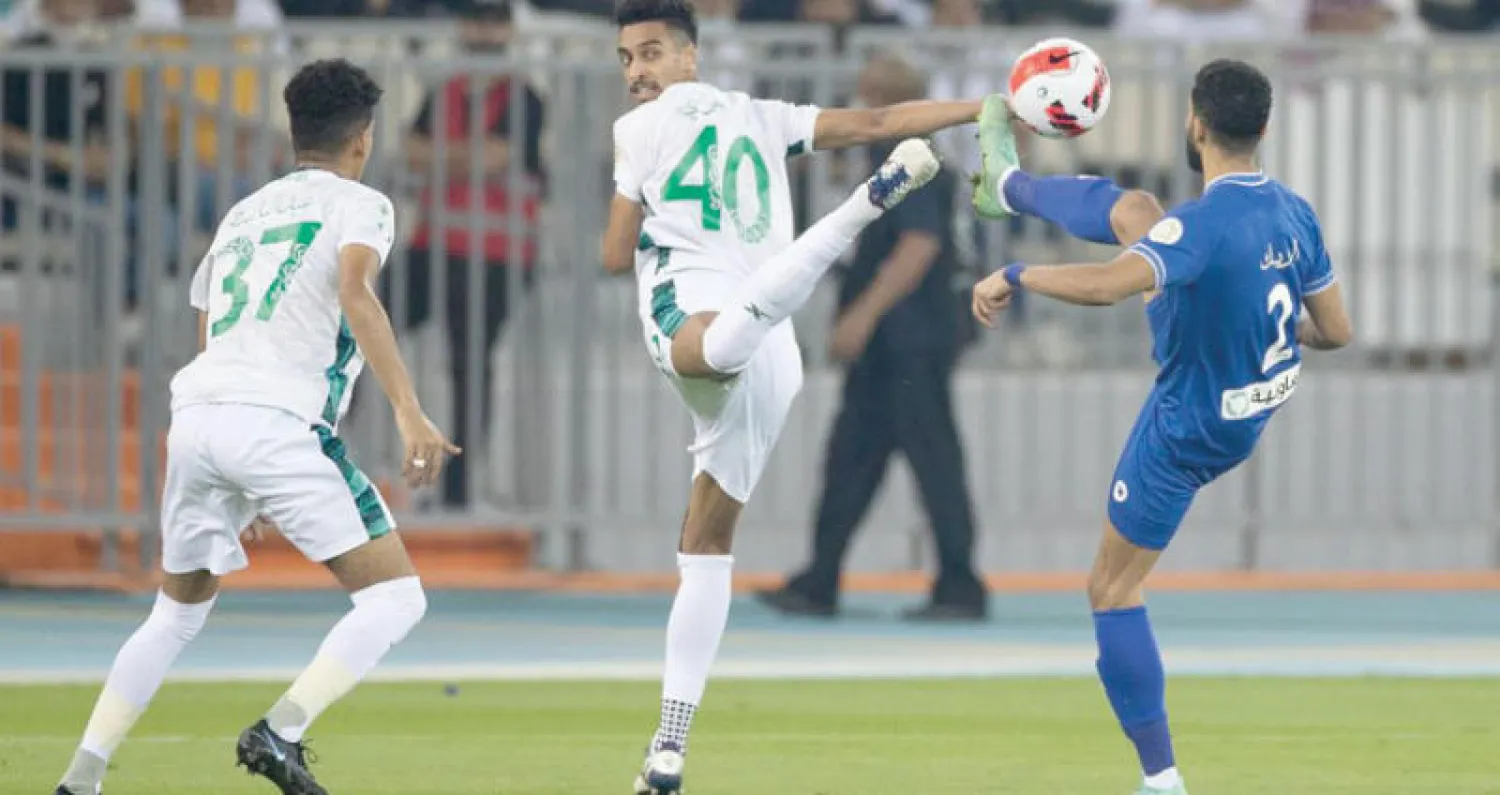 من الكلاسيكو الكروي الذي جمع الأهلي والهلال أول من أمس(تصوير: عبد الله الفالح)