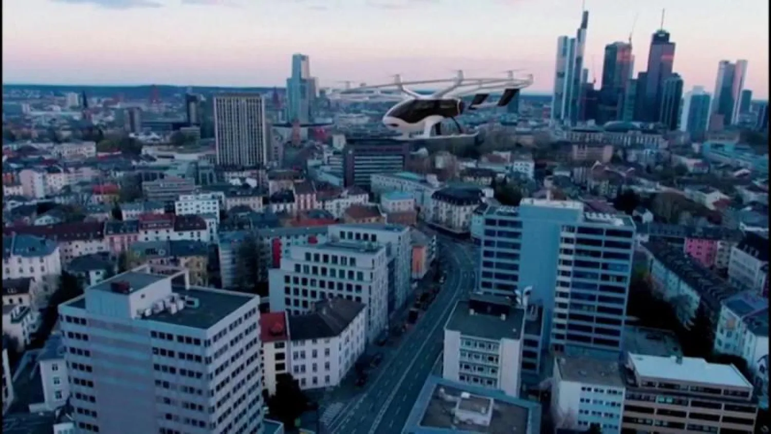 التاكسي الطائر خلال فيديو ترويجي (يوتيوب)