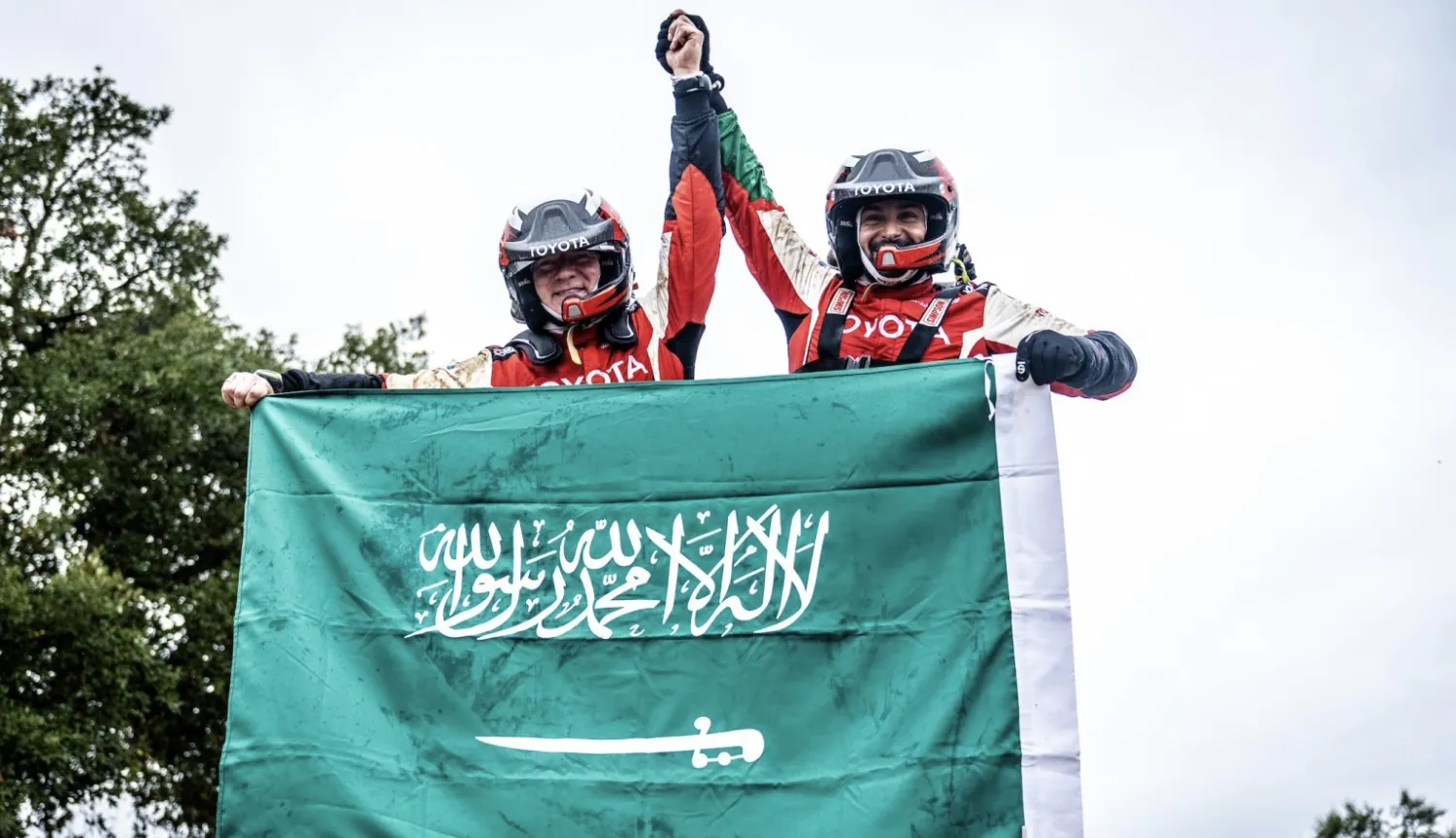 يزيد الراجحي يتوج بلقب بطولة العالم (الشرق الأوسط) 