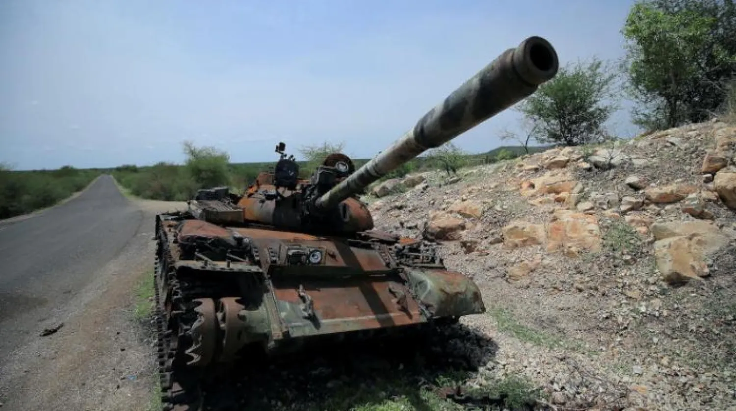 Etiyopya ordusuna ait bir tank Tigray güçleriyle yaşanan çatışma nedeniyle hasar gördü (Reuters)