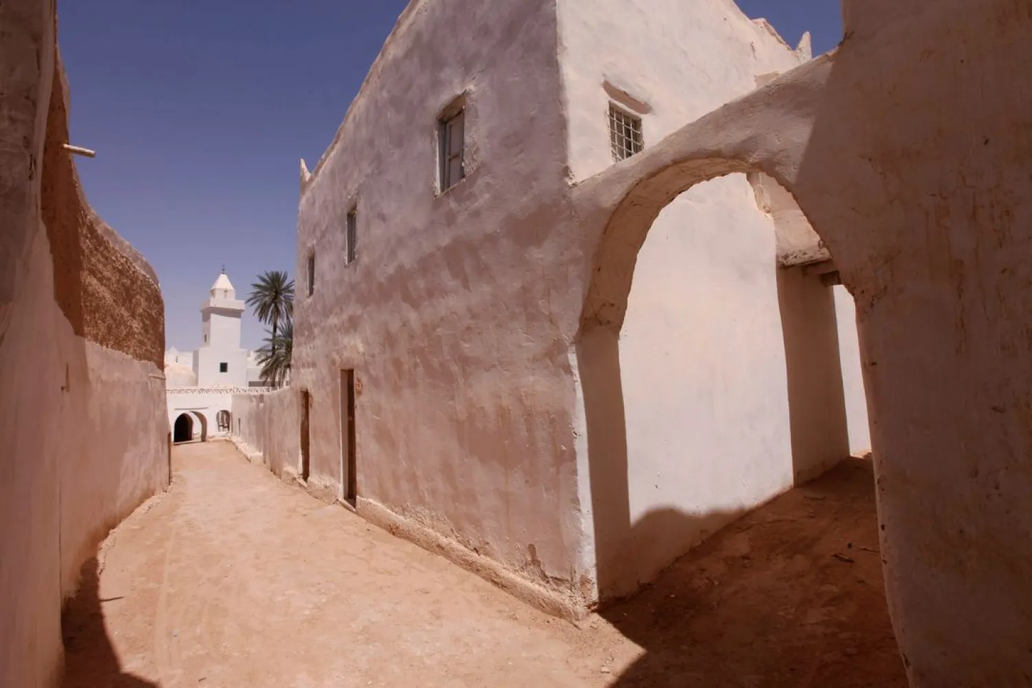 An empty passageway is pictured outside a mud-brick house, within the enclosed Libyan desert oasis town of Ghadames, a designated UNESCO World Heritage site, April 20, 2013. (Reuters)